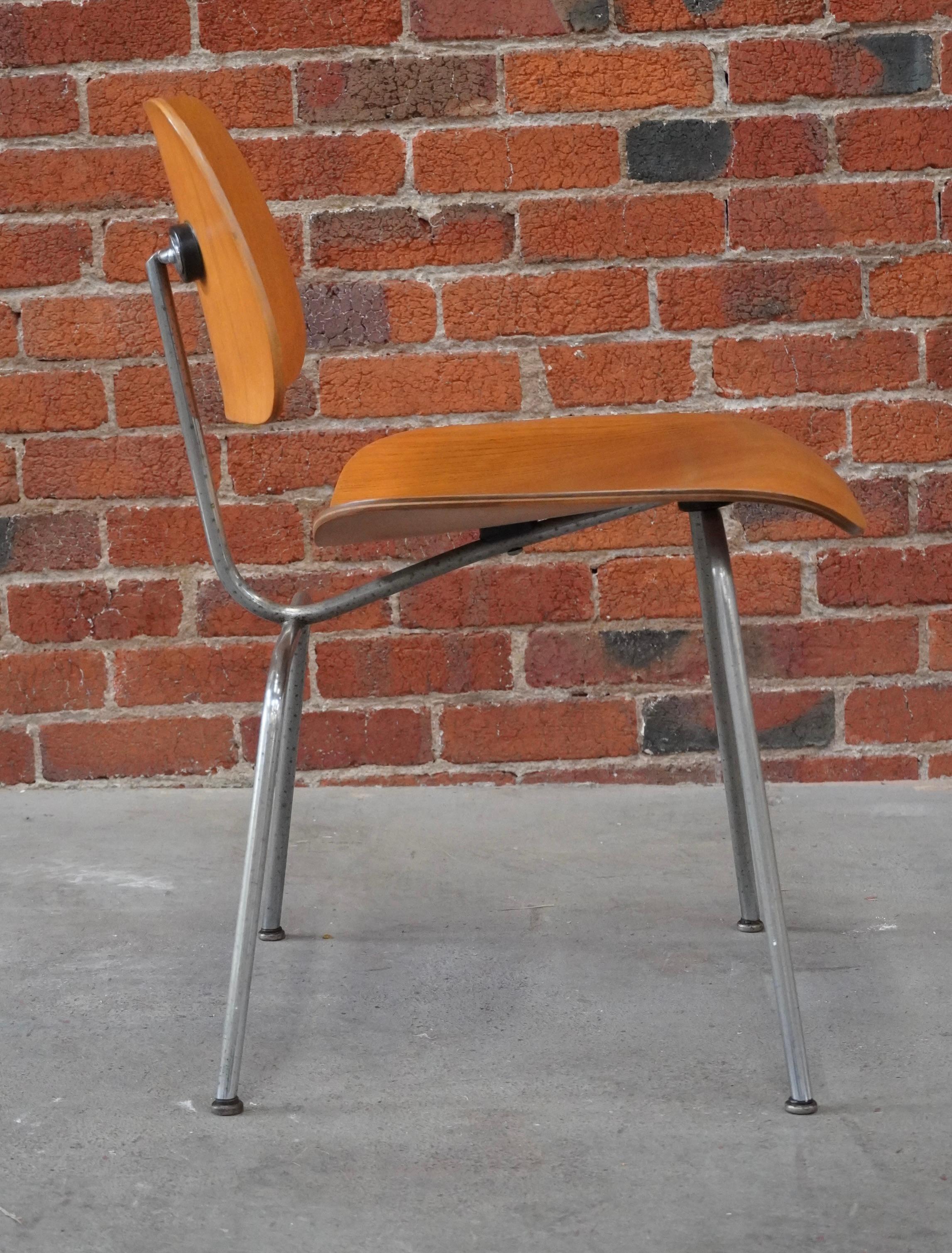 Chrome Début des années 1950 Eames DCM (Dining Chair Metal) en vente