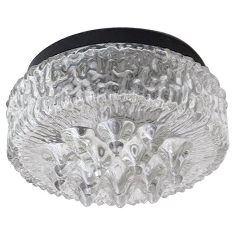 Plafonnier ou applique murale en verre moulé lourd du début des années 1950 avec design orné