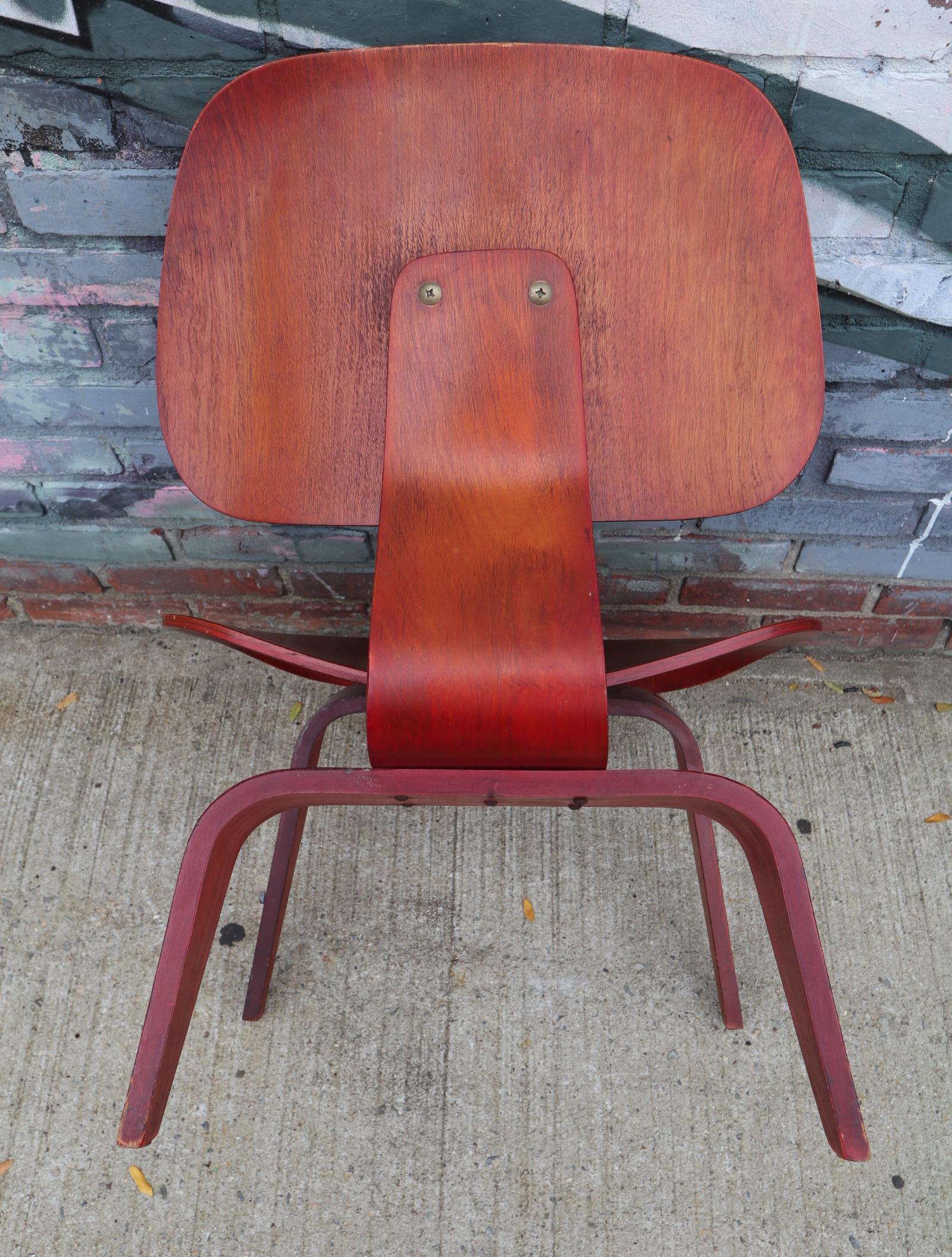 American Early 1950s Herman Miller Eames Red Aniline Dyed LCW Lounge Chair