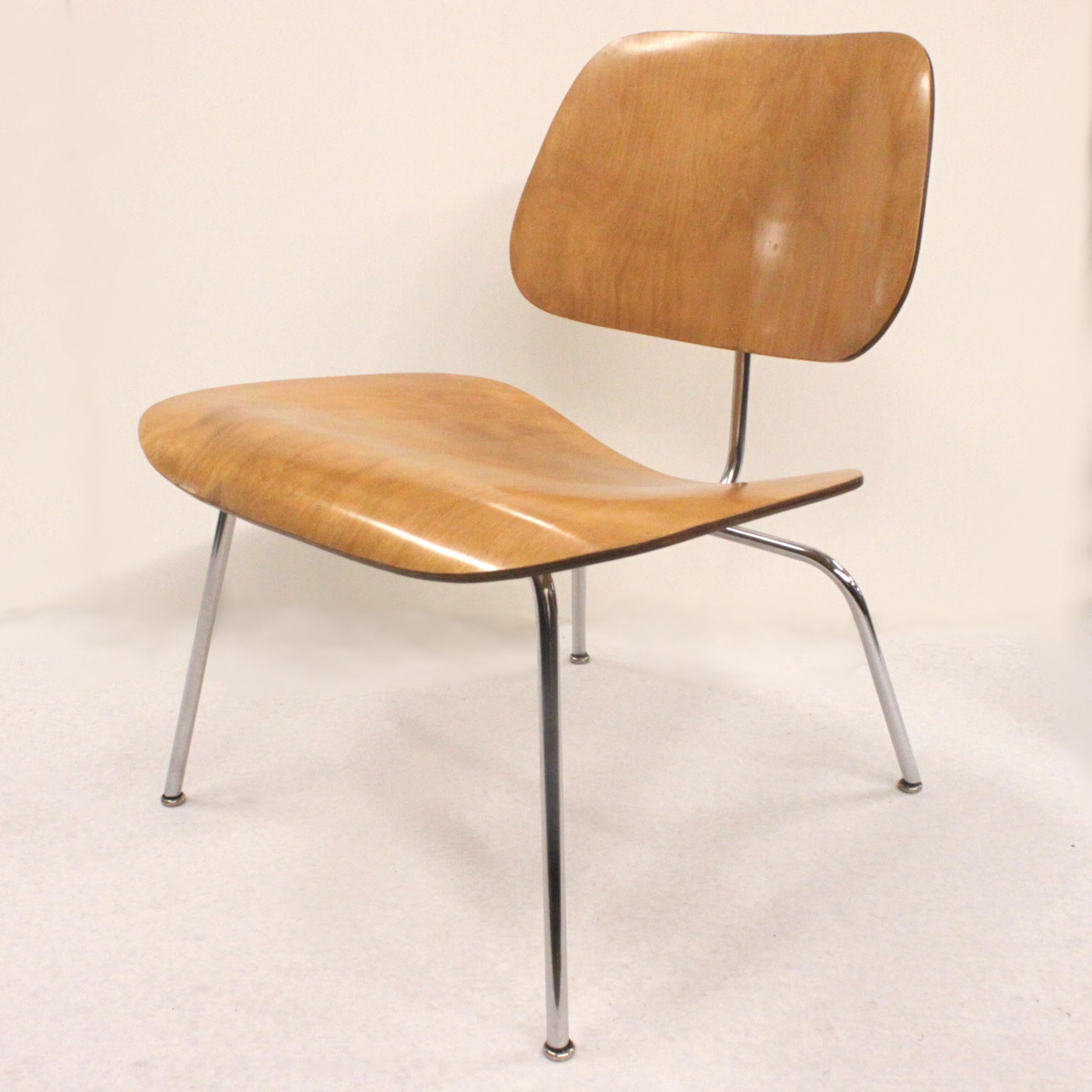Rare early 1950s LCM lounge chair by Charles Eames for Herman Miller. Chair features bent birch plywood seat/back and chrome steel frame. Both plywood and chrome frame are in excellent original condition and there is even the original Herman Miller