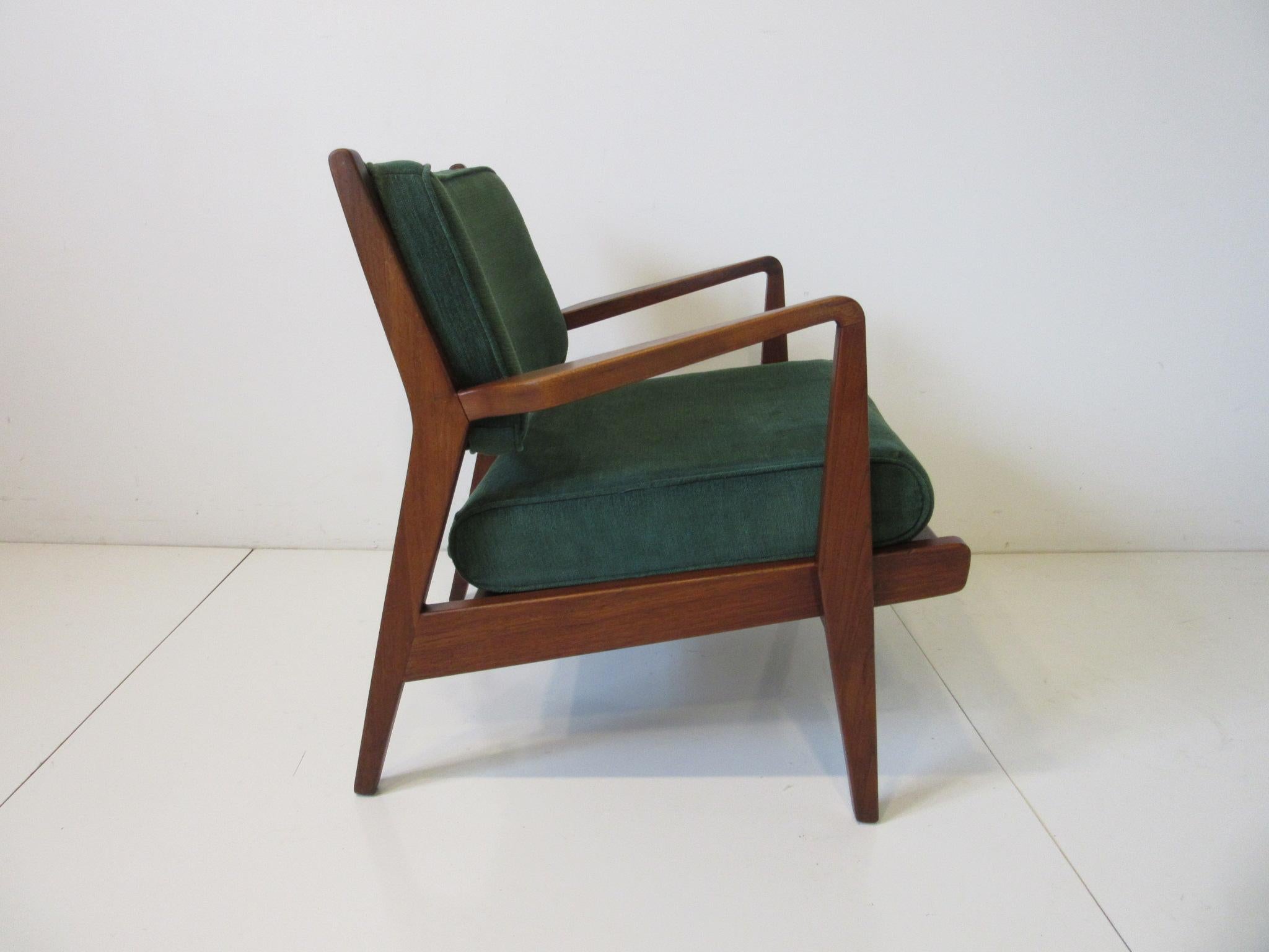 Mid-Century Modern Early 1951 Jens Risom Low Upholstered Walnut Lounge Chair