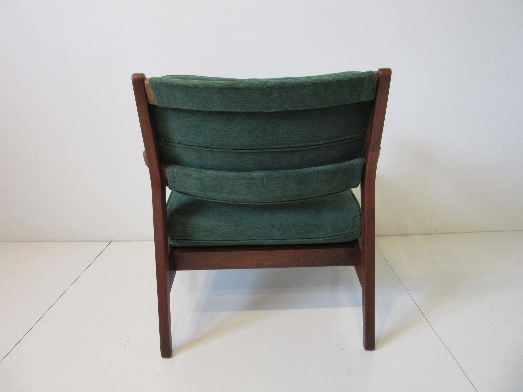 American Early 1951 Jens Risom Low Upholstered Walnut Lounge Chair