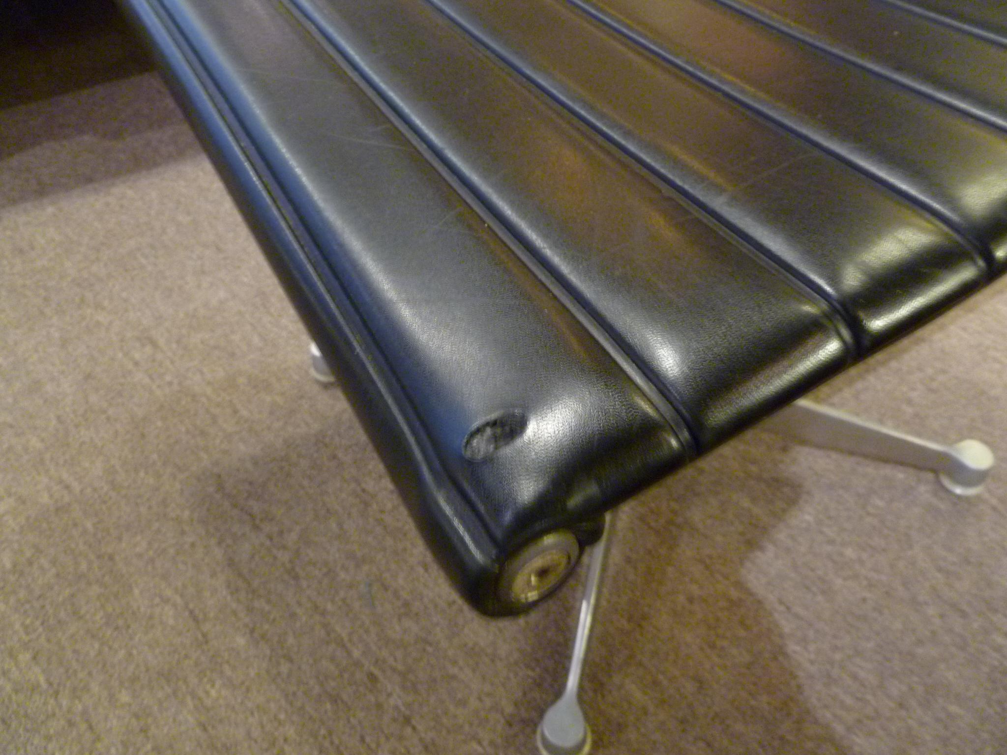 Early 1960s Eames Aluminum Group Lounge Chair and Ottoman 7