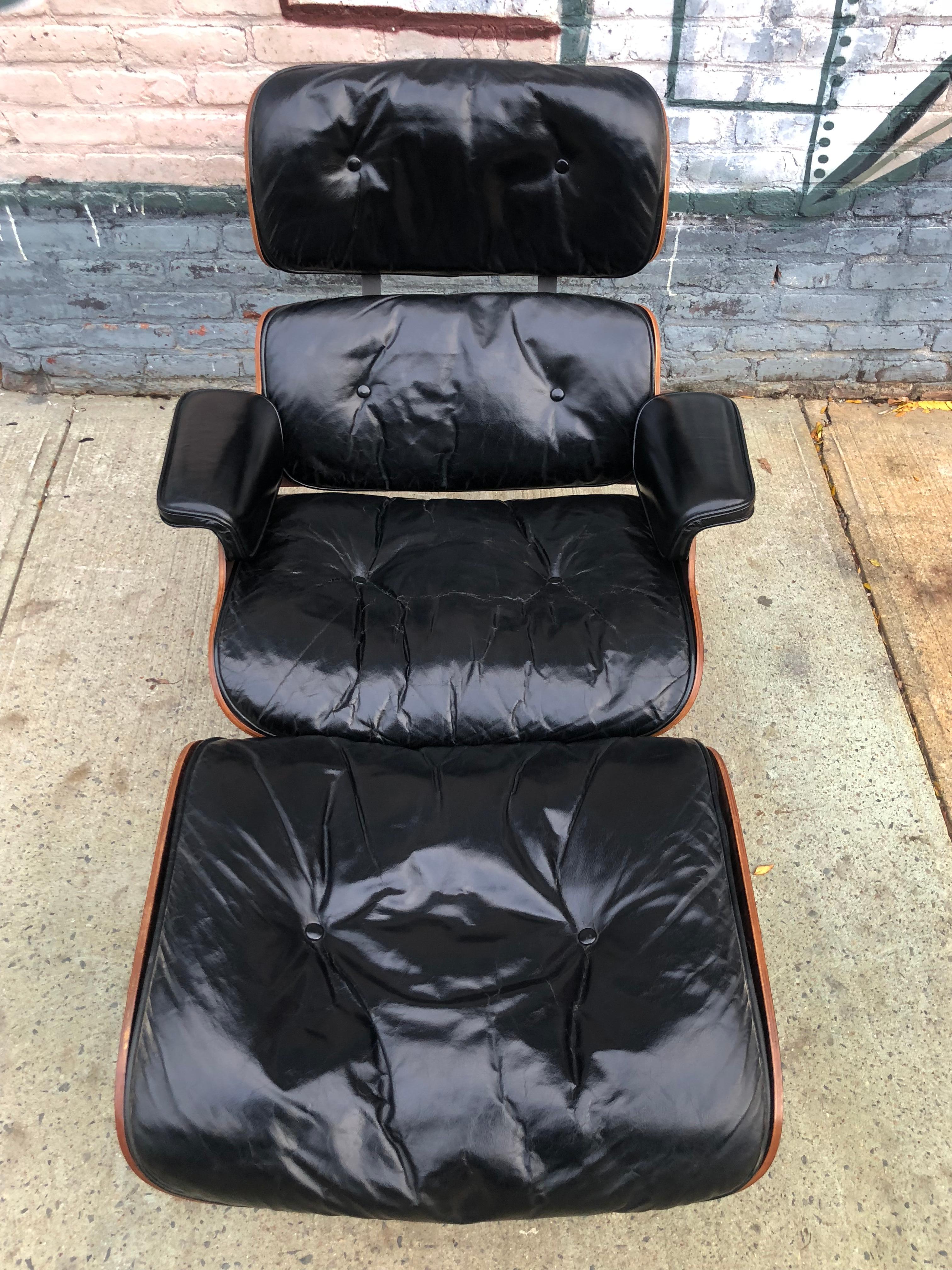 Mid-Century Modern Early 1960s Herman Miller Eames Lounge Chair and Ottoman