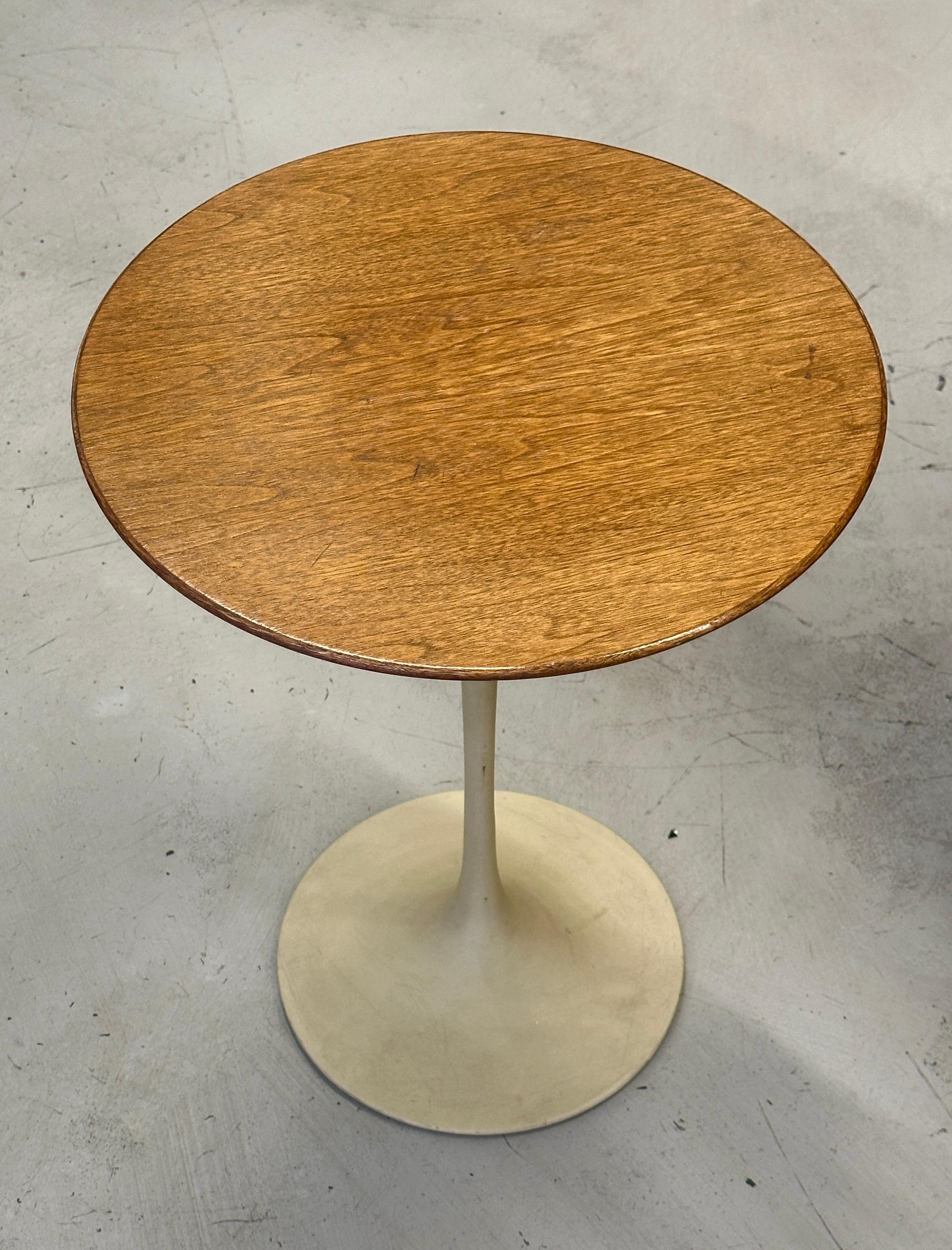 Early 1960’s Knoll Saarinen Walnut Table For Sale 1