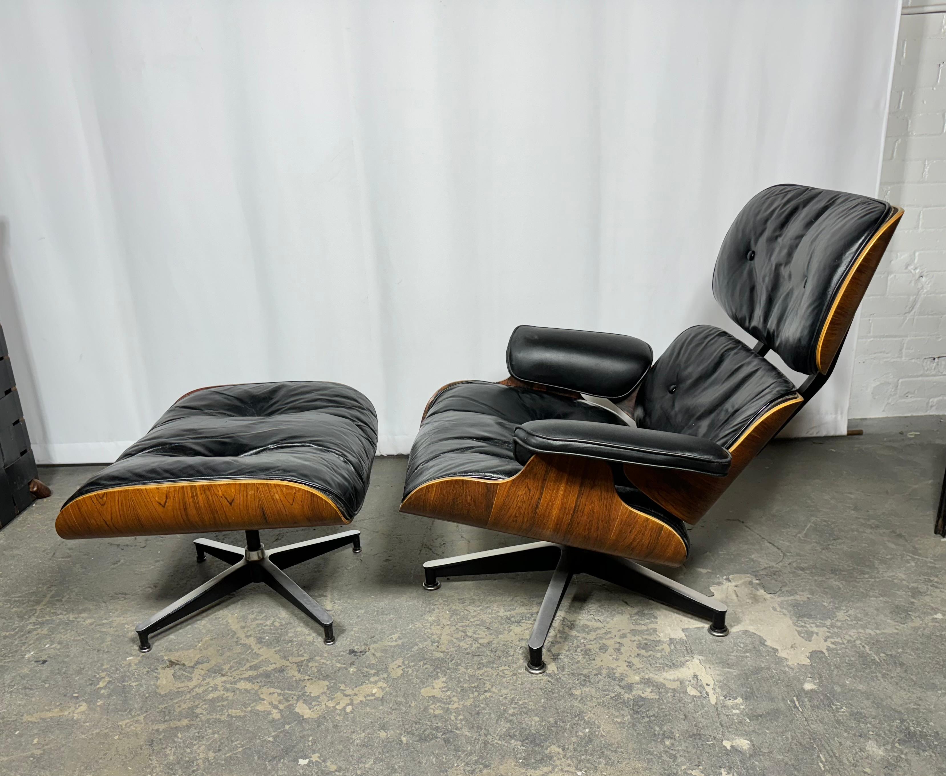 Early 1960's Production Eames Lounge Chair & Ottoman For Herman Miller In Good Condition For Sale In Buffalo, NY