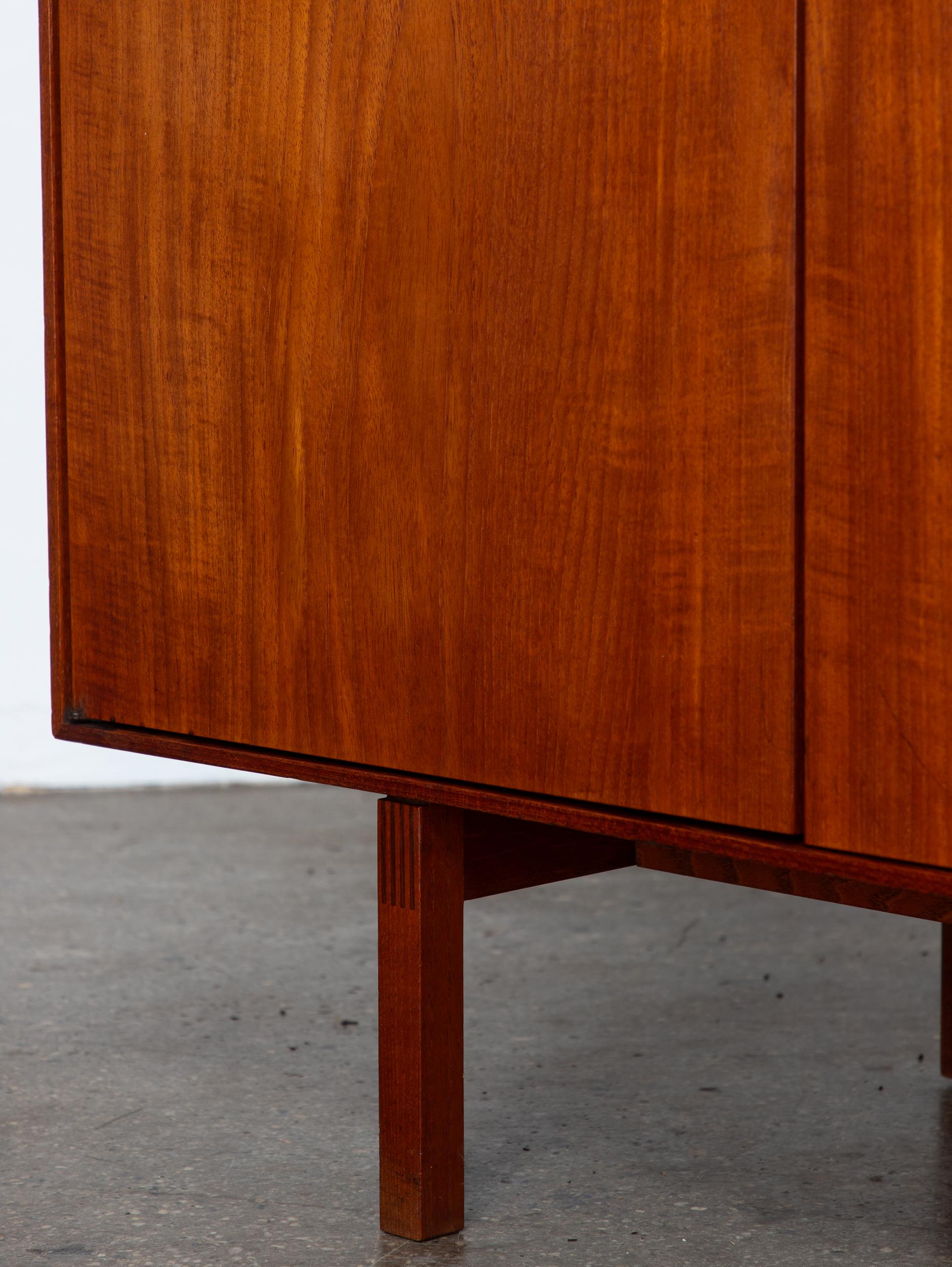 Crédence minimaliste en teck du début des années 1960 Florence Knoll pour Knoll Associates Inc en vente 4