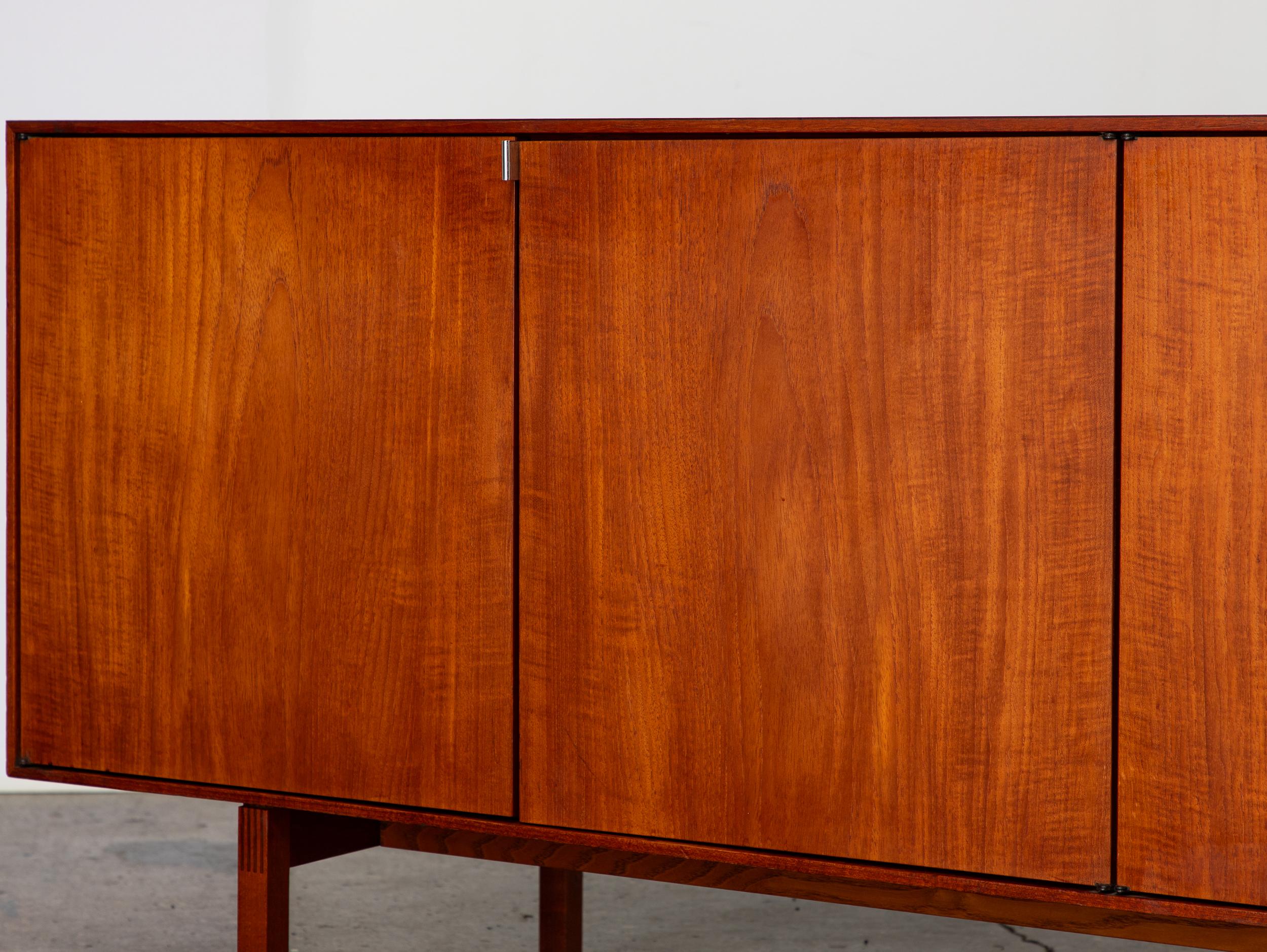 Crédence minimaliste en teck du début des années 1960 Florence Knoll pour Knoll Associates Inc en vente 8