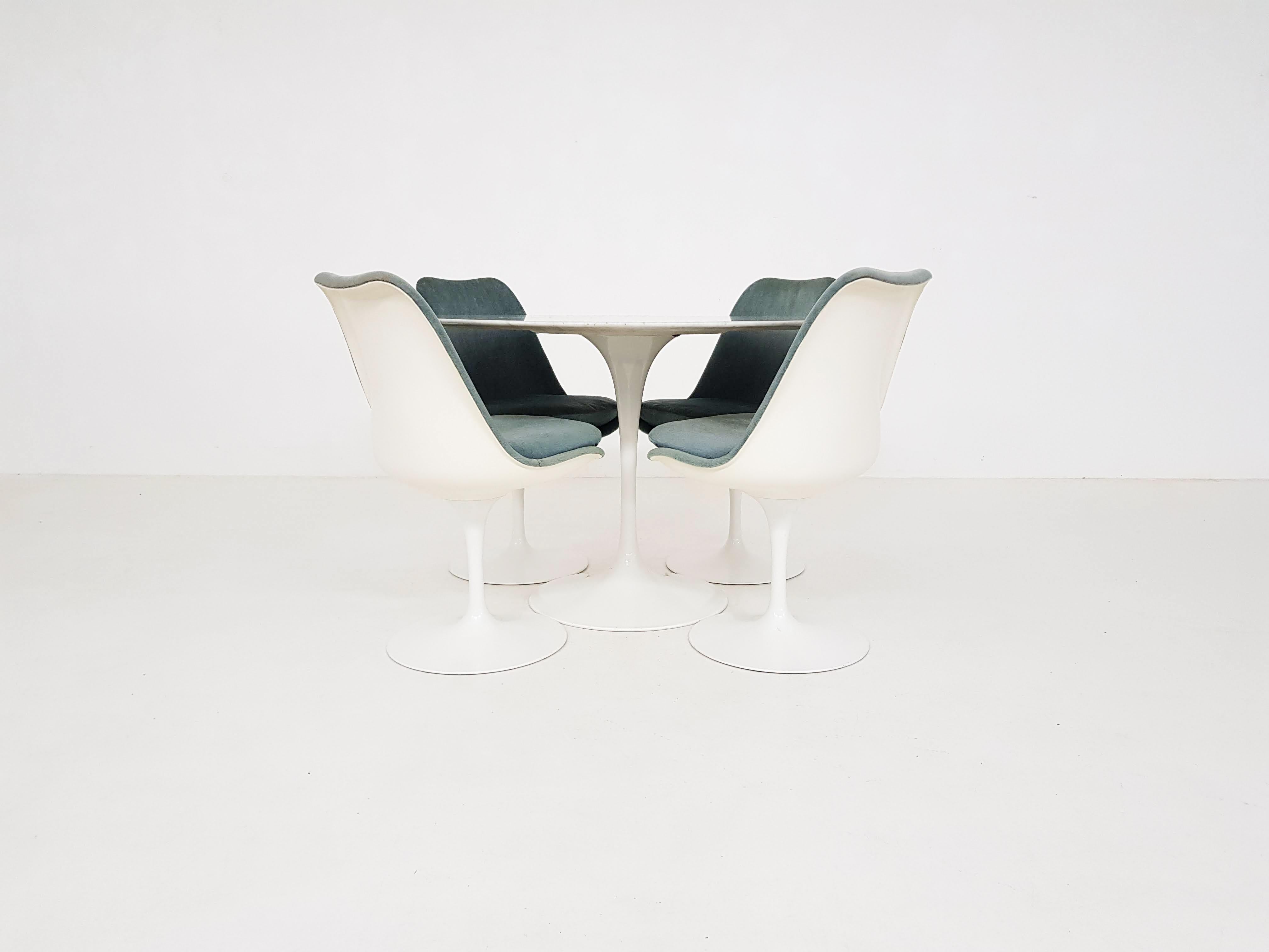 Mid-Century Modern Early 1969 Marble Eero Saarinen Tulip Dining Table and Chairs for Knoll Int