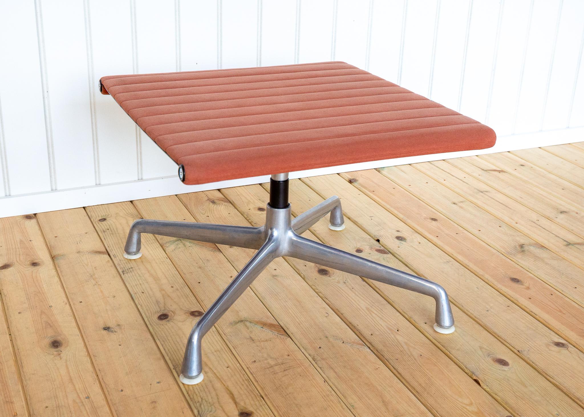 Otomana reposapiés Eames EA125 EA323 de principios de los 70 de Herman Miller Gamuza rosa MCM en venta 6