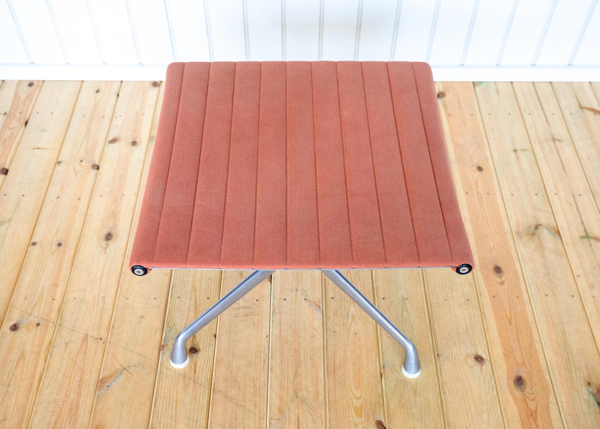 Otomana reposapiés Eames EA125 EA323 de principios de los 70 de Herman Miller Gamuza rosa MCM en venta 8