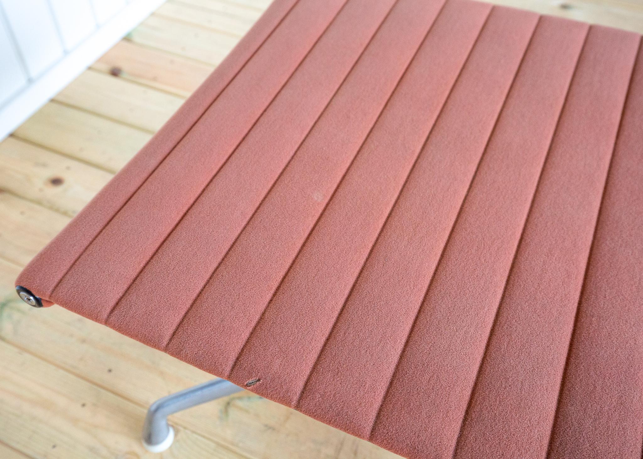 Otomana reposapiés Eames EA125 EA323 de principios de los 70 de Herman Miller Gamuza rosa MCM en venta 10