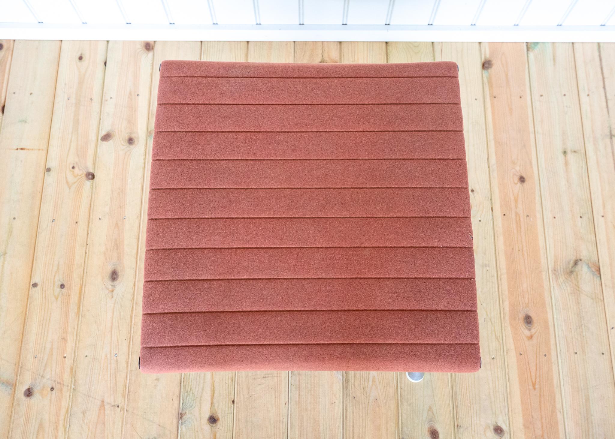 Otomana reposapiés Eames EA125 EA323 de principios de los 70 de Herman Miller Gamuza rosa MCM en venta 11