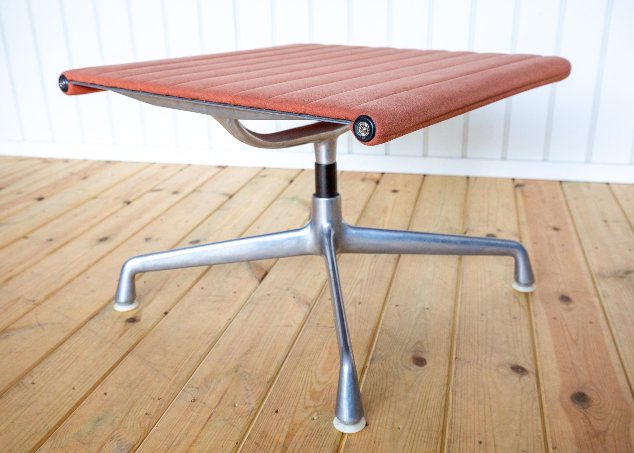 Otomana reposapiés Eames EA125 EA323 de principios de los 70 de Herman Miller Gamuza rosa MCM Moderno de mediados de siglo en venta
