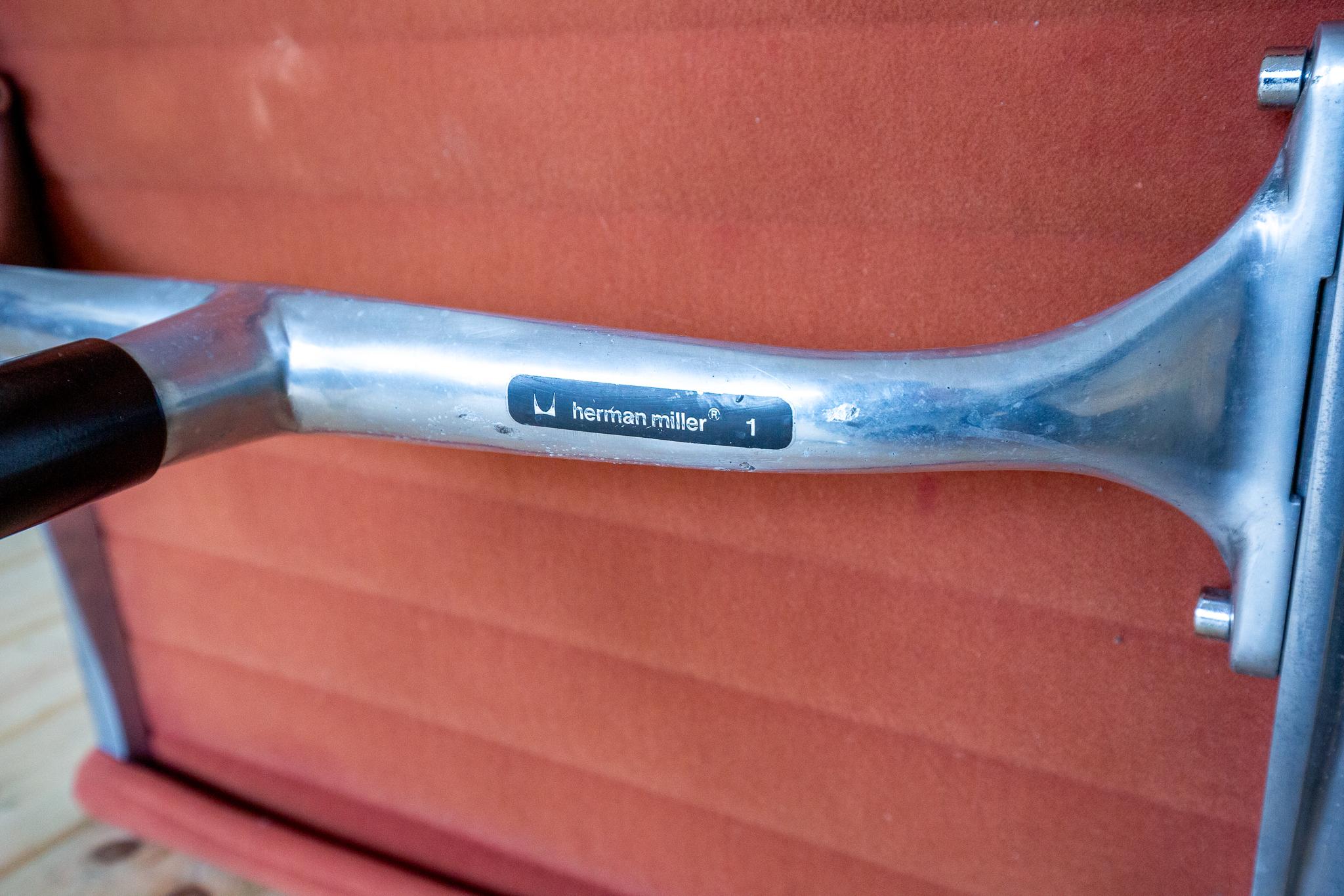 Otomana reposapiés Eames EA125 EA323 de principios de los 70 de Herman Miller Gamuza rosa MCM Vaciado en venta