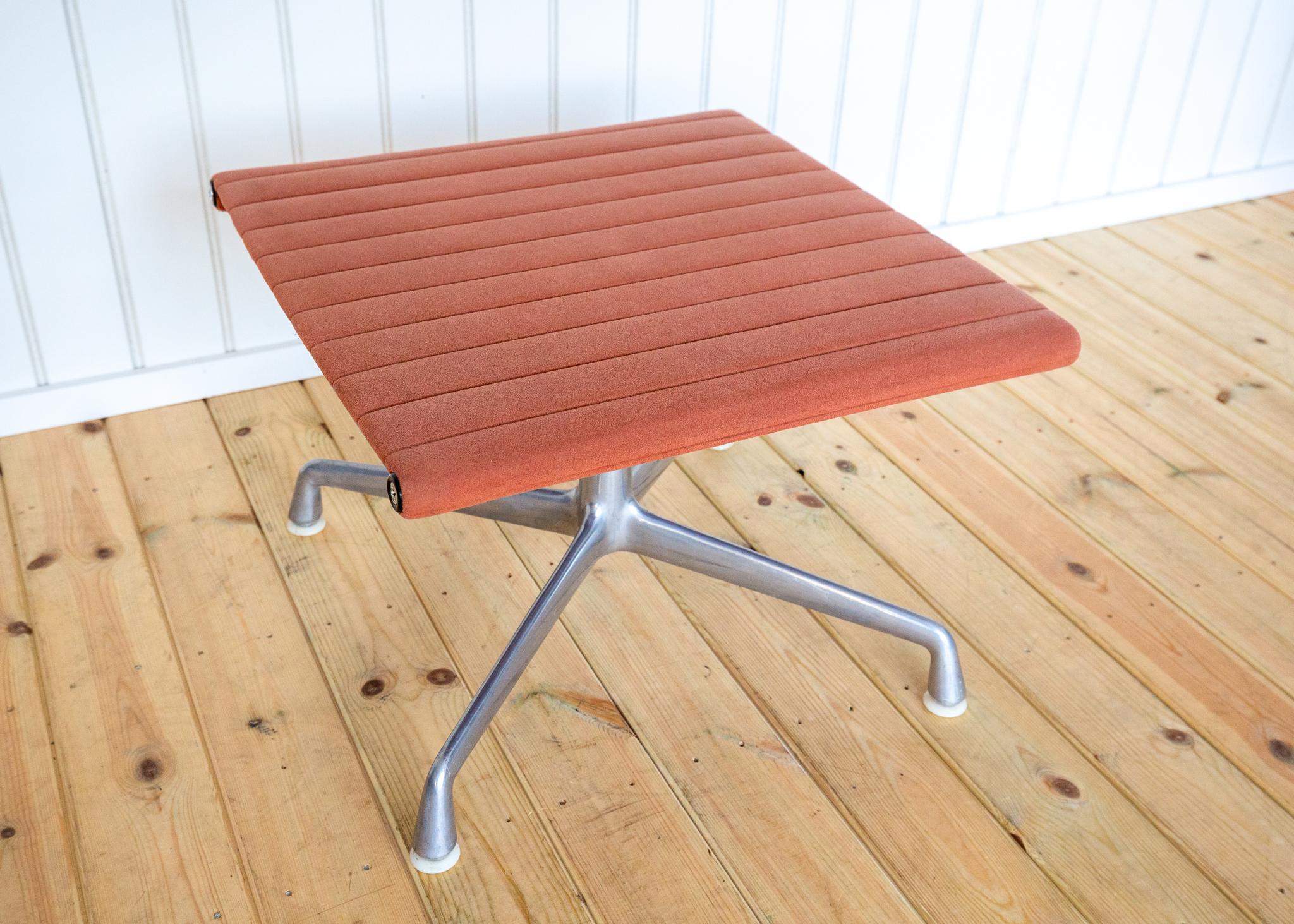 Otomana reposapiés Eames EA125 EA323 de principios de los 70 de Herman Miller Gamuza rosa MCM en venta 1