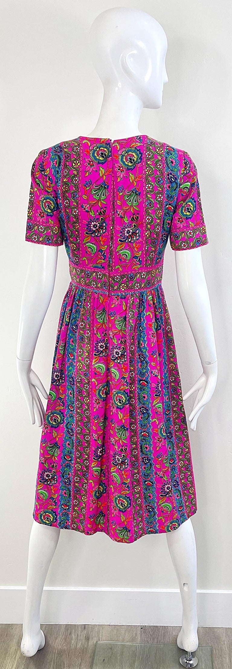 a line 70s dress 70s Sleeveless A-line Dress in Bright Op Art Print on Teal main image 1