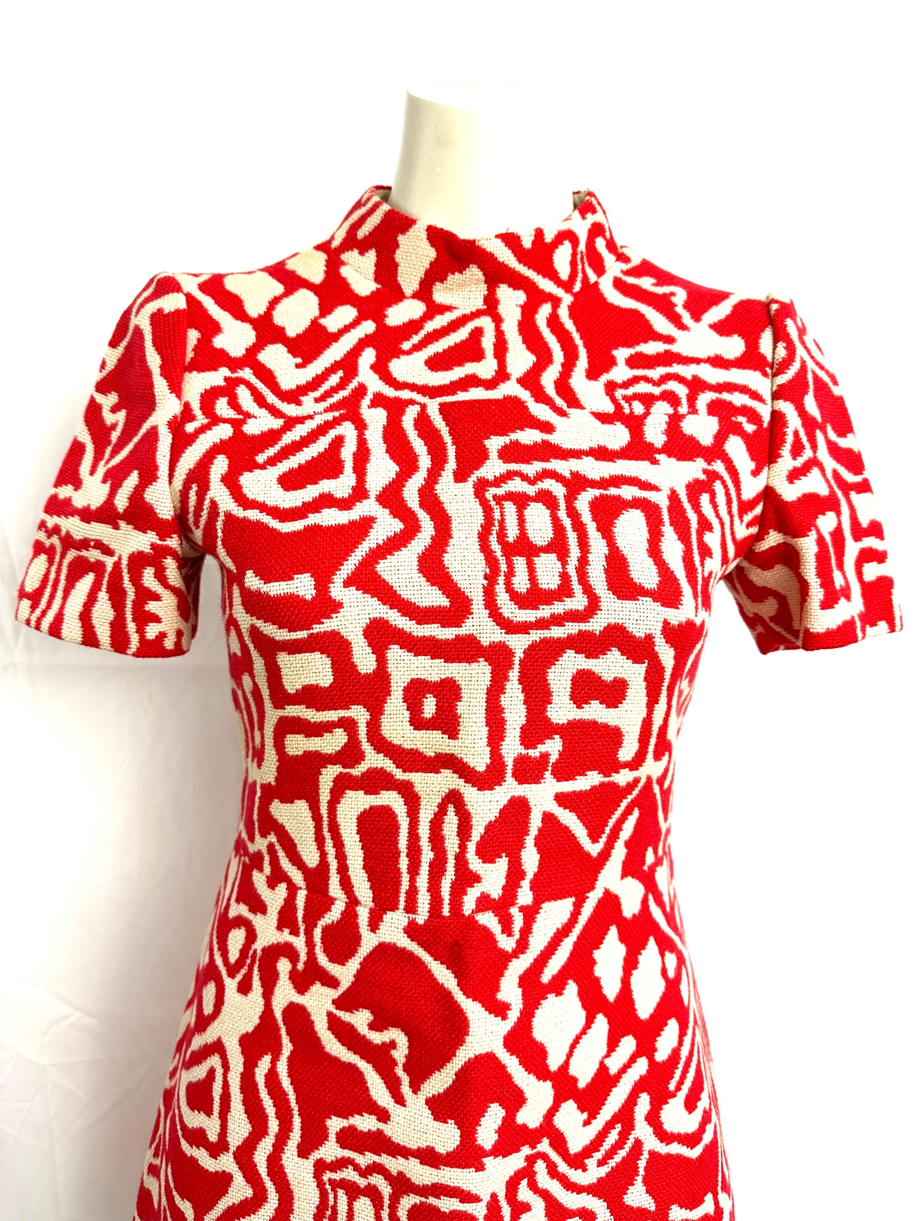 Early 1970s trapeze dress by tes lapidus with brutalist motif For Sale 2