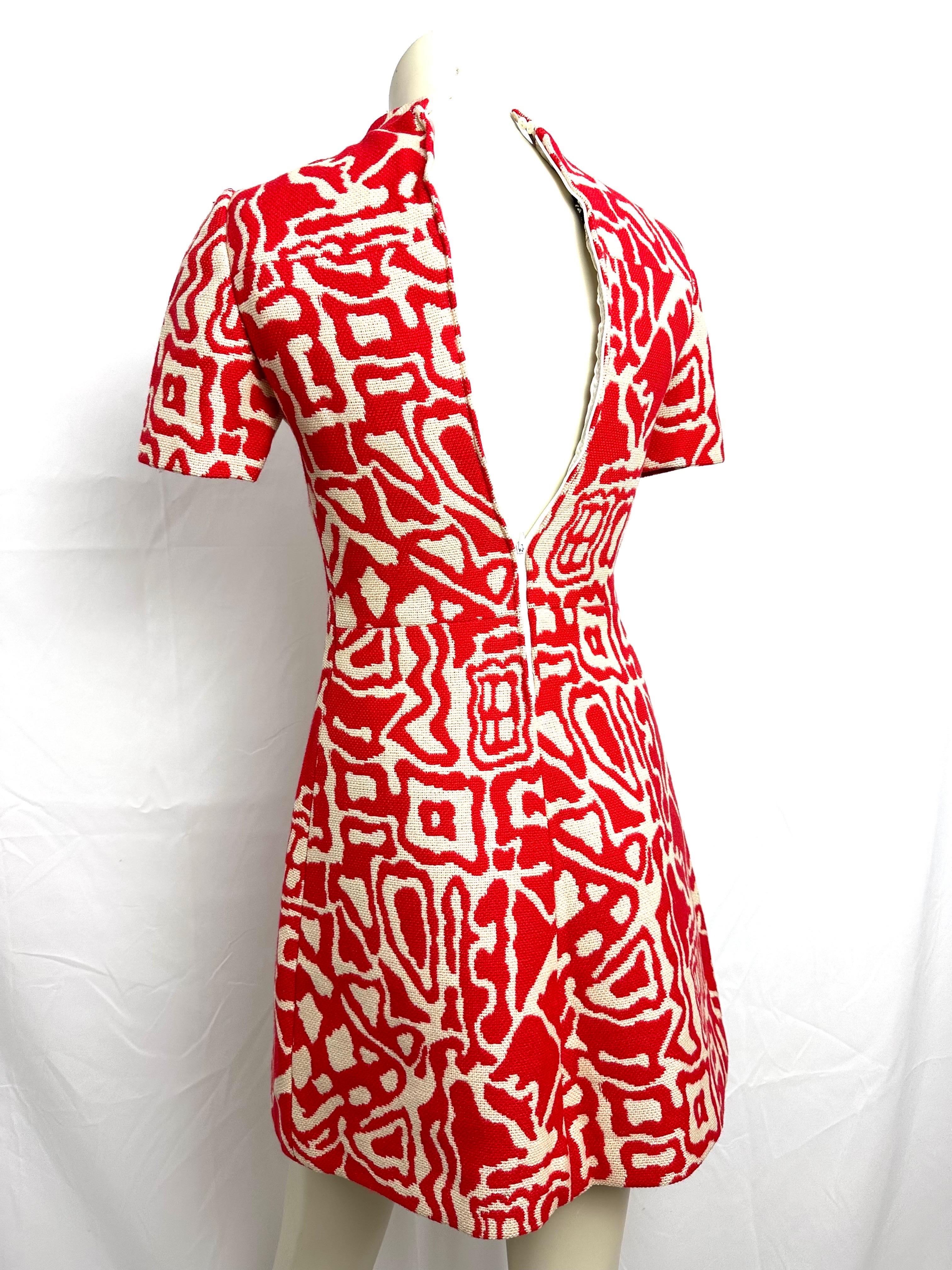 Early 1970s trapeze dress by tes lapidus with brutalist motif For Sale 4