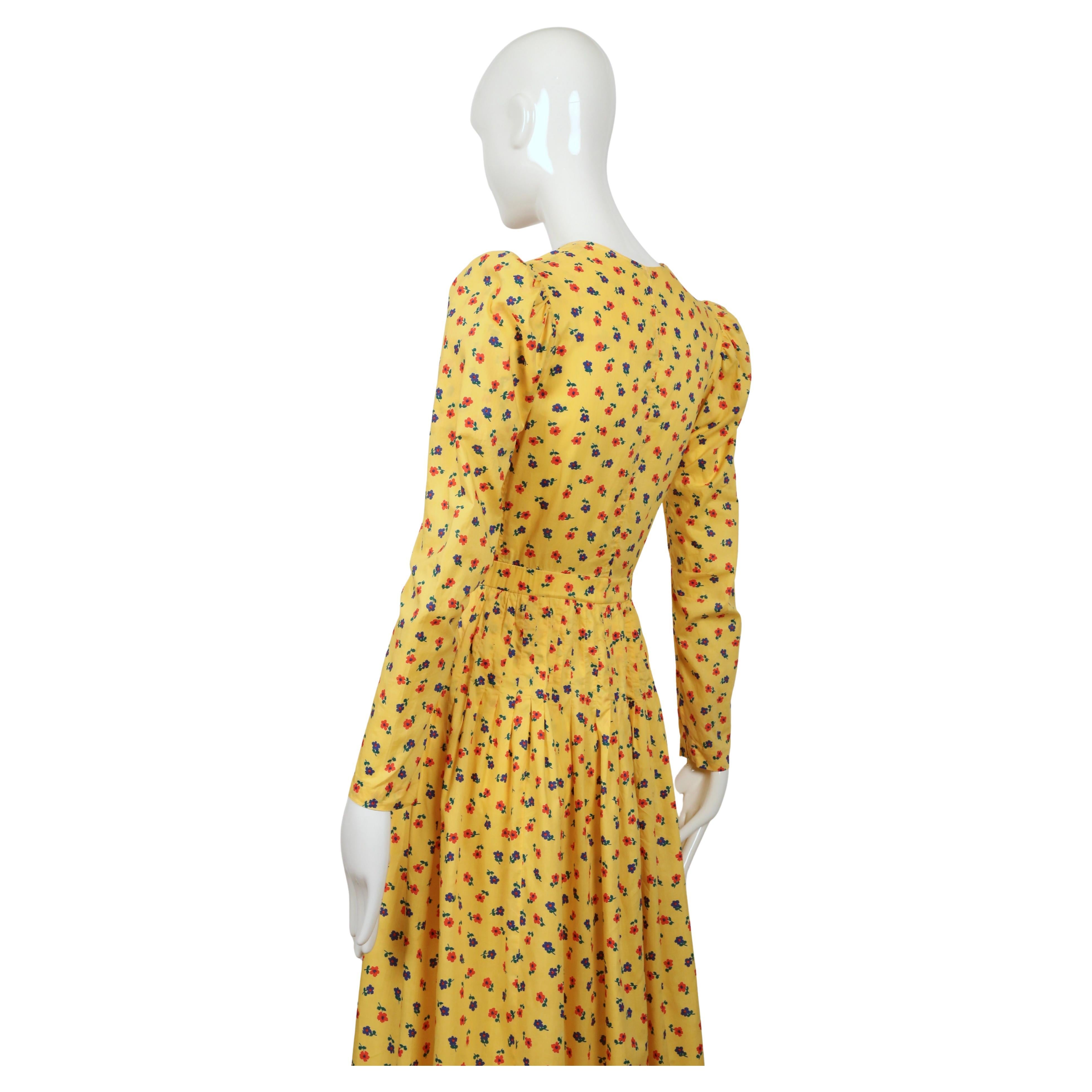 YVES SAINT LAURENT rive gauche robe jaune liberté imprimée florale, début des années 1970 en vente 5