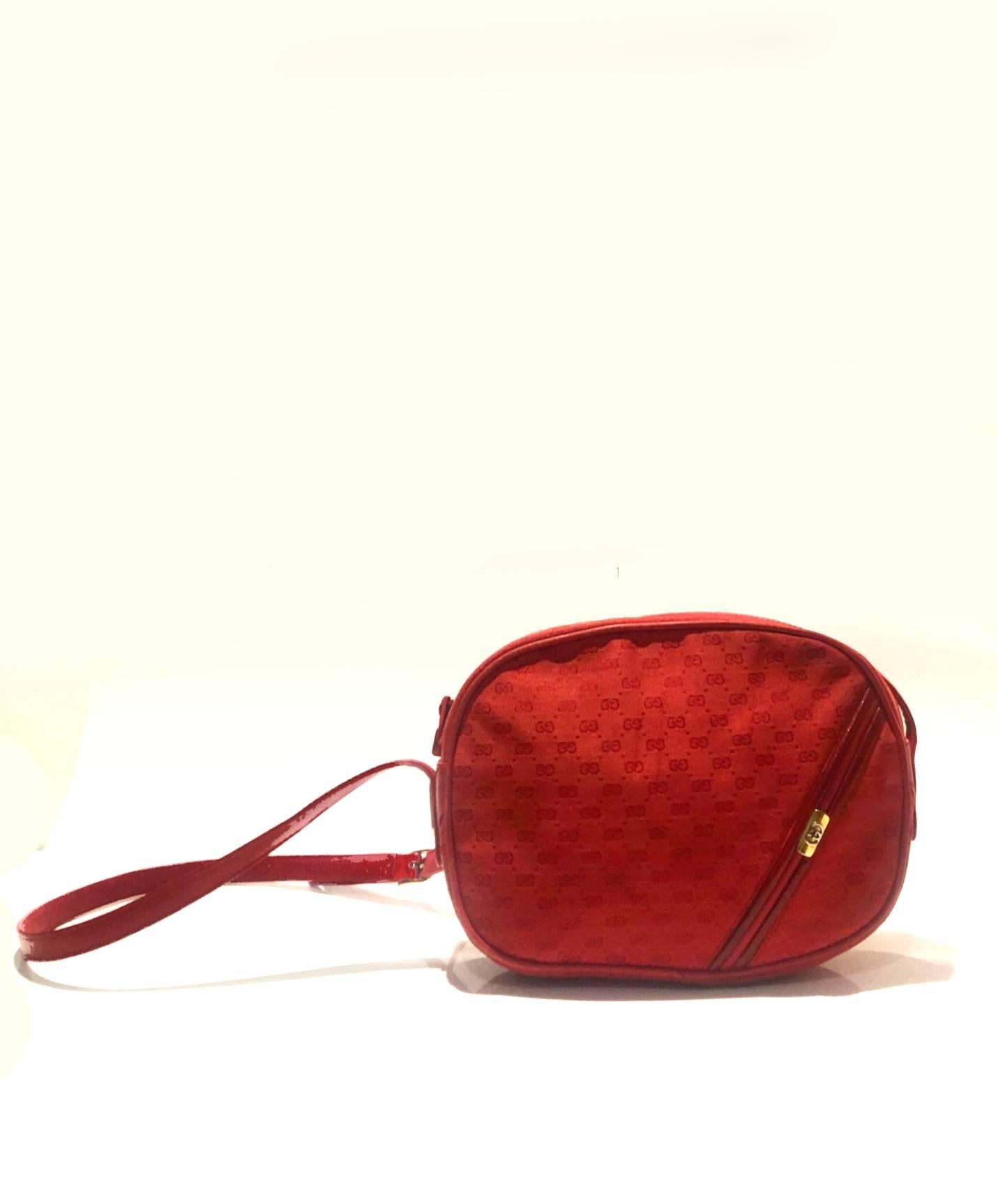 Women's 1980s Bright Red Gucci Canvas and Leather Shoulder Crossbody Bag