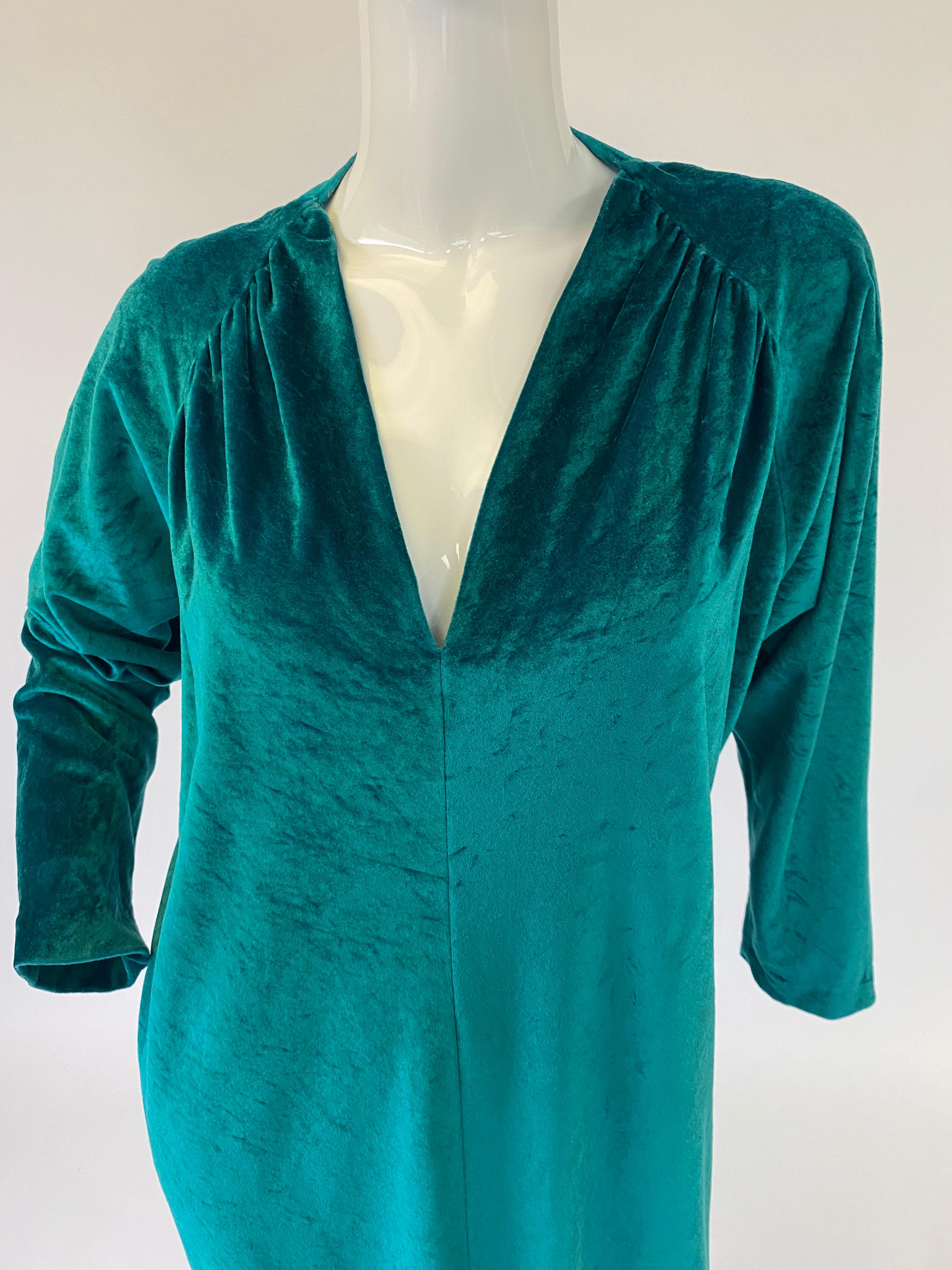 

Simple, elegant, and small splash of detail: all the components within a classic Halston piece. 
This Halston IV Kaftan's cut features a deep v neck with a seam the comes down to a 25