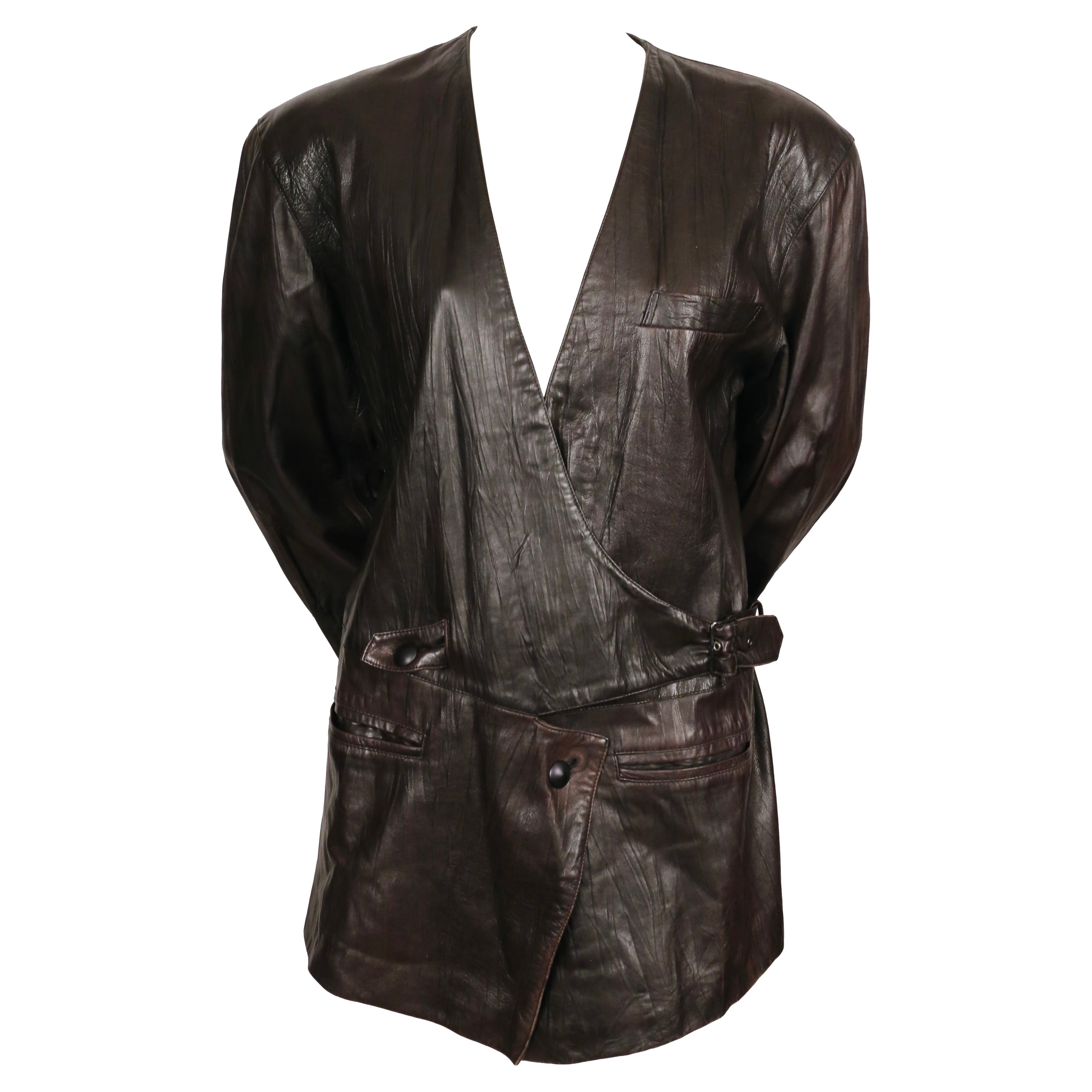 début 1980 Issey Miyake veste en cuir texturé marron foncé  en vente