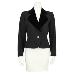 Blazer cropped nero YSL dei primi anni '80 con risvolto in velluto e accenti in cristallo