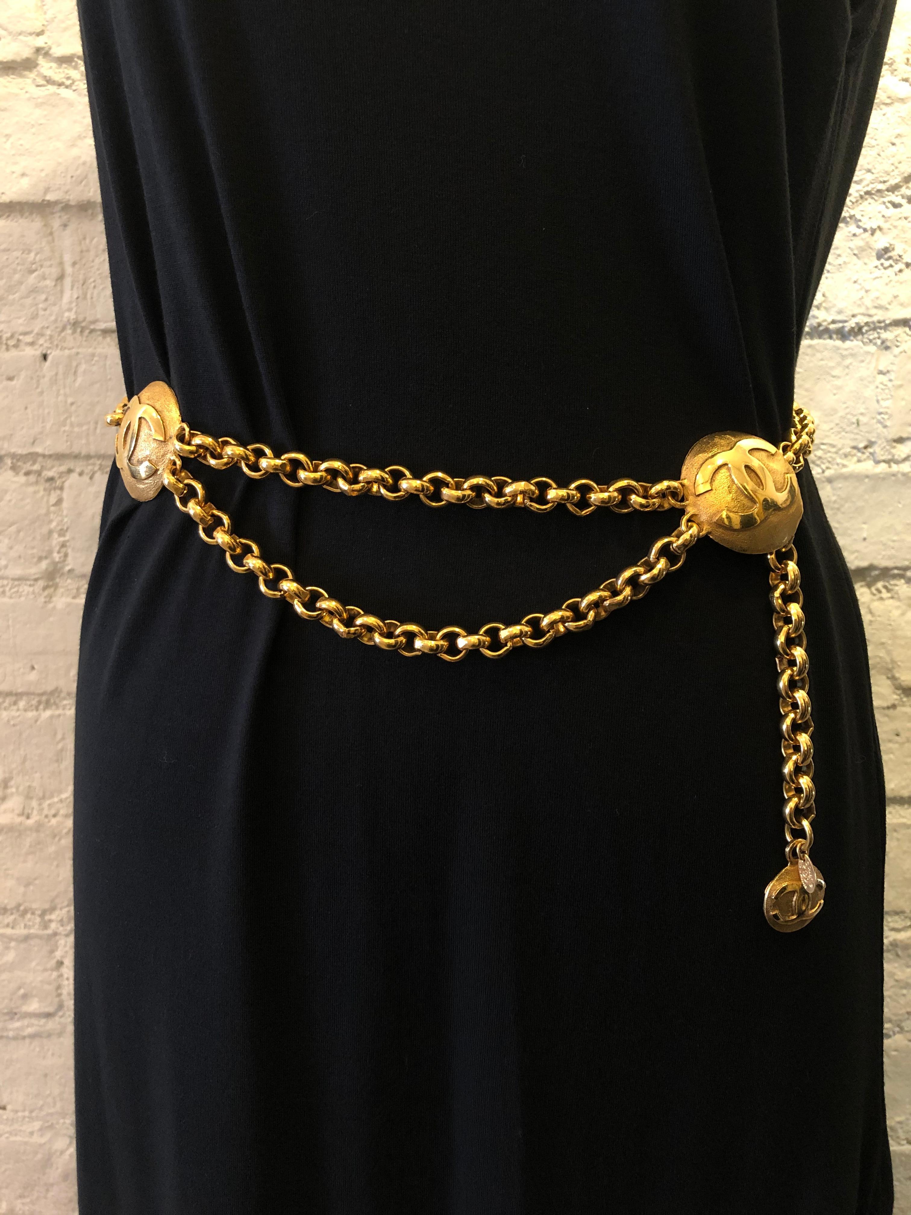 Early 1990s Chanel Gold Toned Medallion Chain Belt  In Good Condition In Bangkok, TH