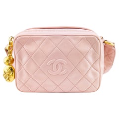 Mini borsa fotografica trapuntata rosa Chanel dei primi anni '90