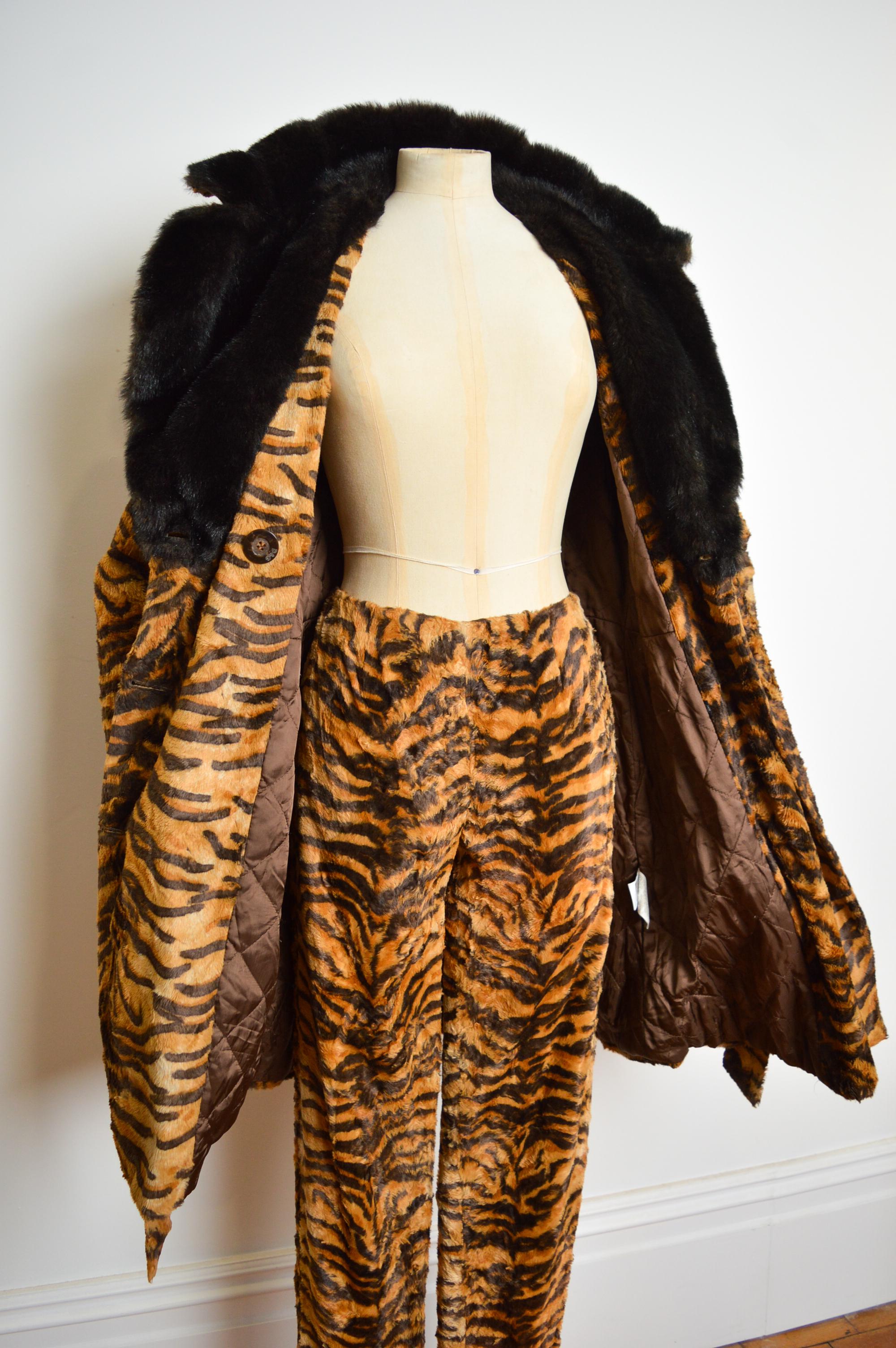 Early 1990's DOLCE & GABBANA Tiger Print Faux Fur Jacket Pants Suit Matching Set For Sale 7