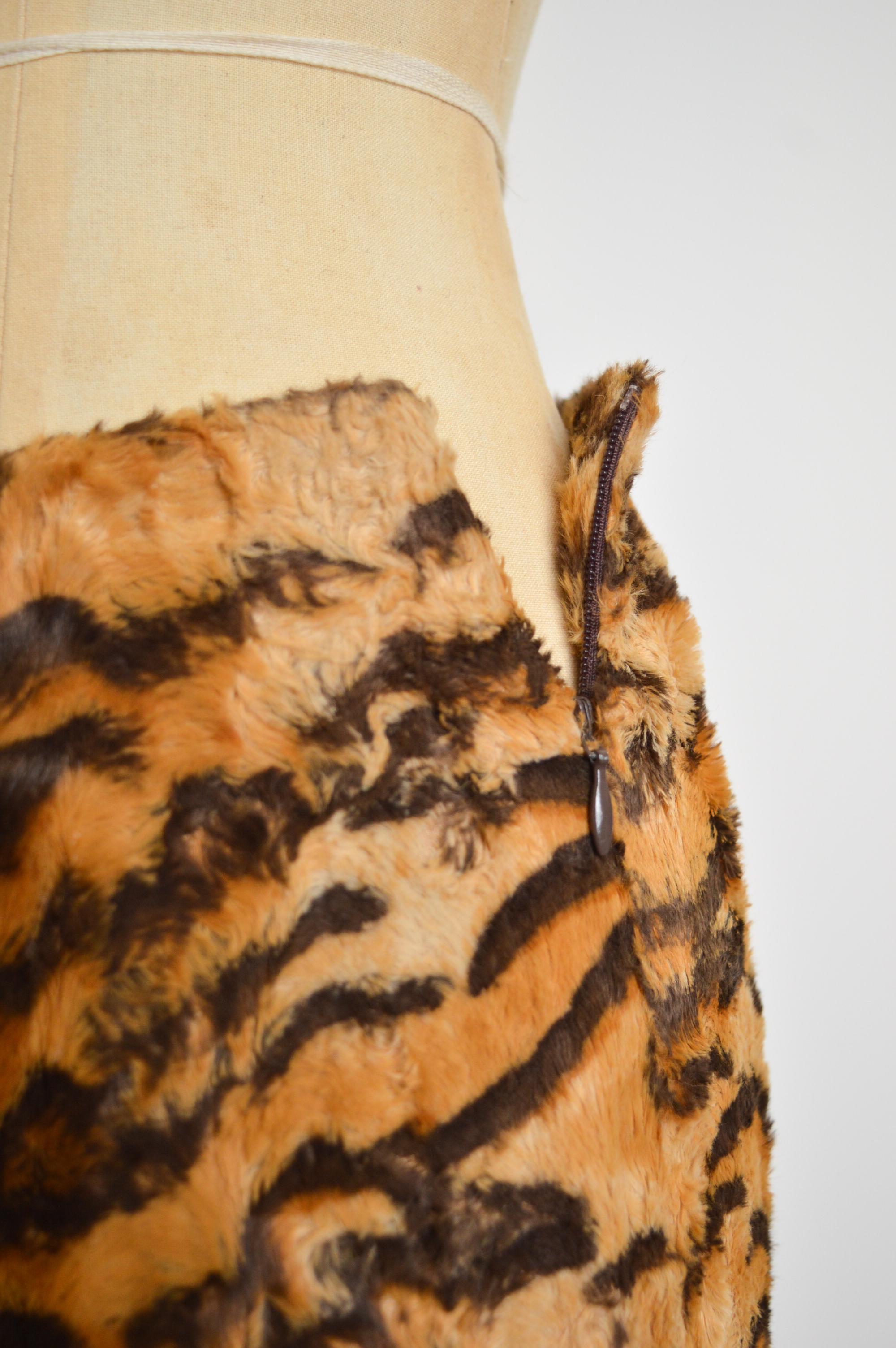 Early 1990's DOLCE & GABBANA Tiger Print Faux Fur Jacket Pants Suit Matching Set For Sale 9