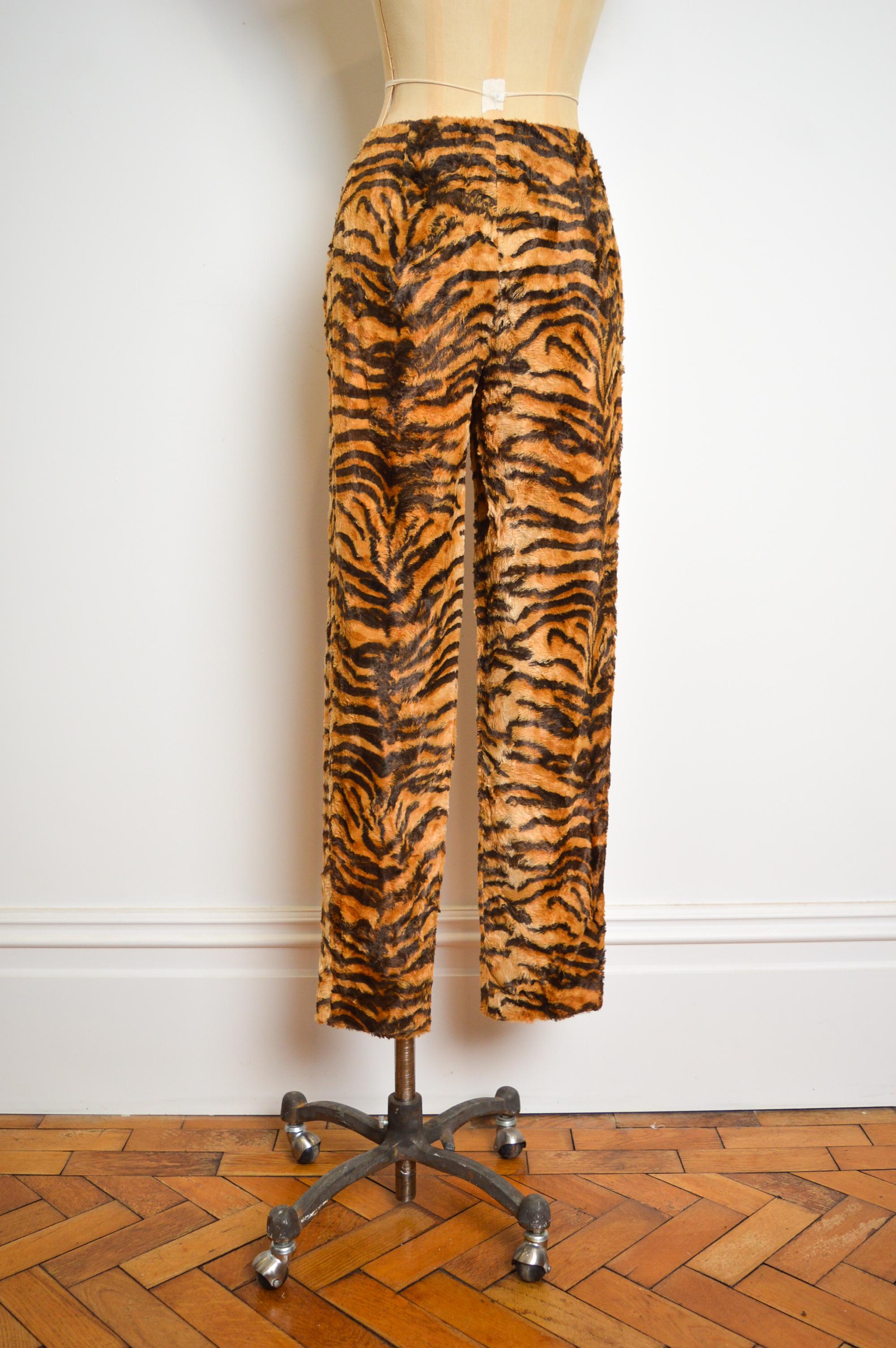 Early 1990's DOLCE & GABBANA Tiger Print Faux Fur Jacket Pants Suit Matching Set For Sale 13