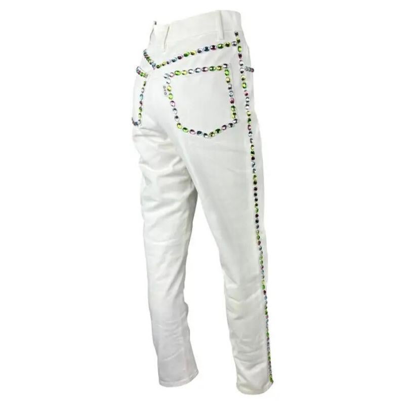 Jeans Dolce & Gabbana dei primi anni '90, in denim bianco, con strass multicolore. in vendita