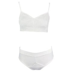 Conjunto de dos piezas de Dolce & Gabbana de principios de los 90 con braguita de playa de canalé blanca