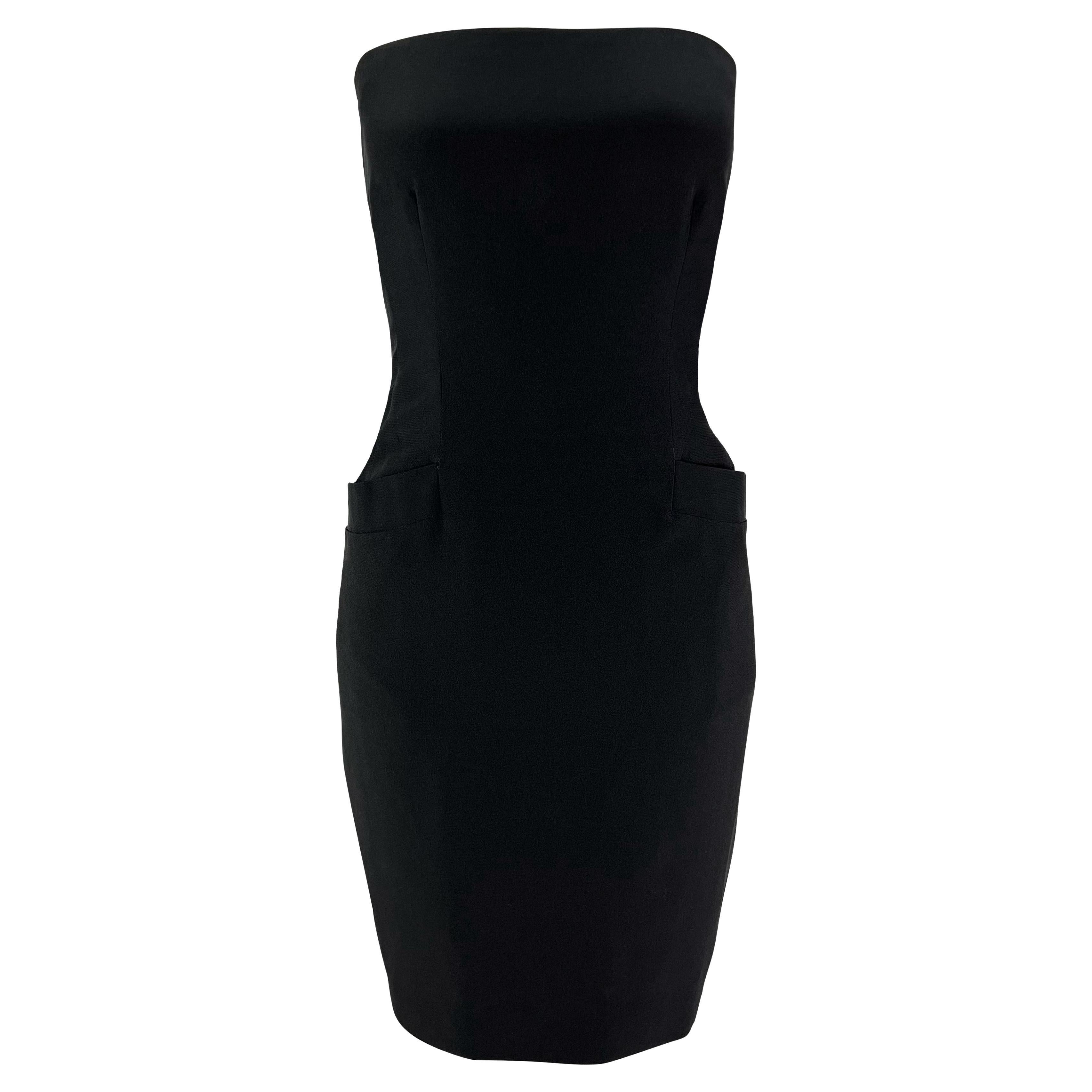 Mini vestido negro de bolsillo deshuesado de Donna Karan de principios de los 90 en venta