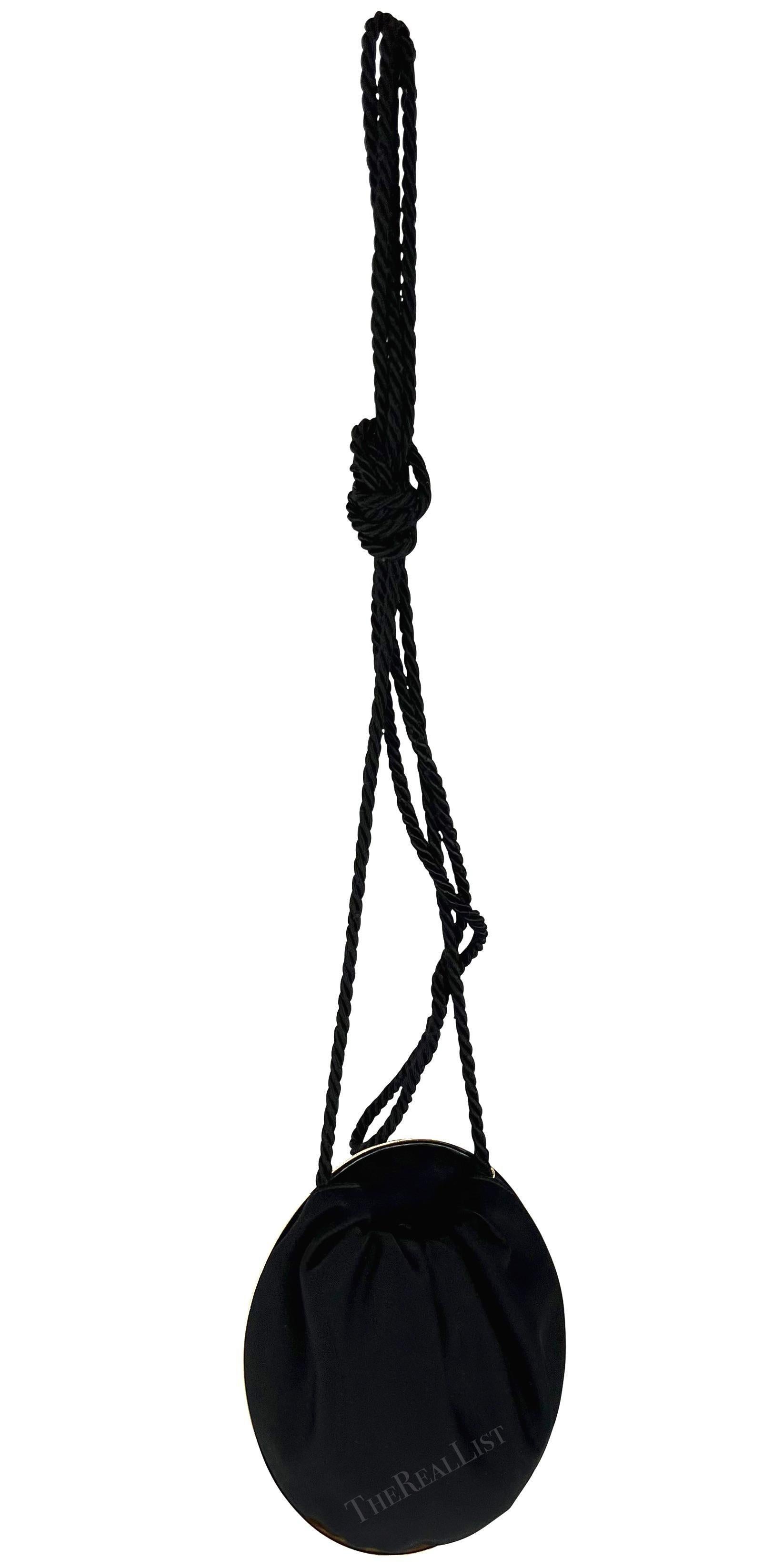 Donna Karan, mini sac de soirée à bandoulière du début des années 1990, sculptural en coquillage dur et doré Bon état - En vente à West Hollywood, CA