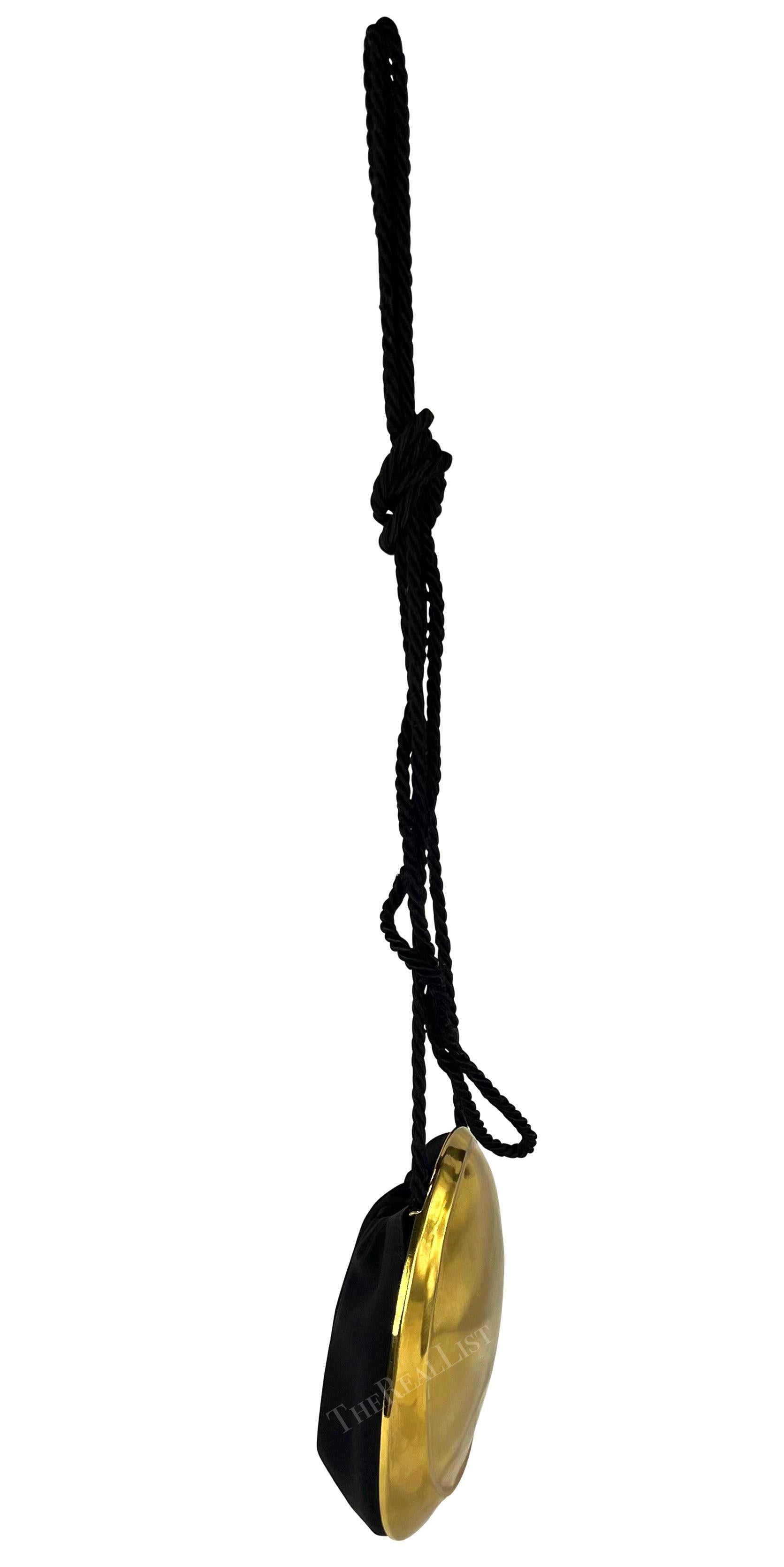 Donna Karan, mini sac de soirée à bandoulière du début des années 1990, sculptural en coquillage dur et doré en vente 1