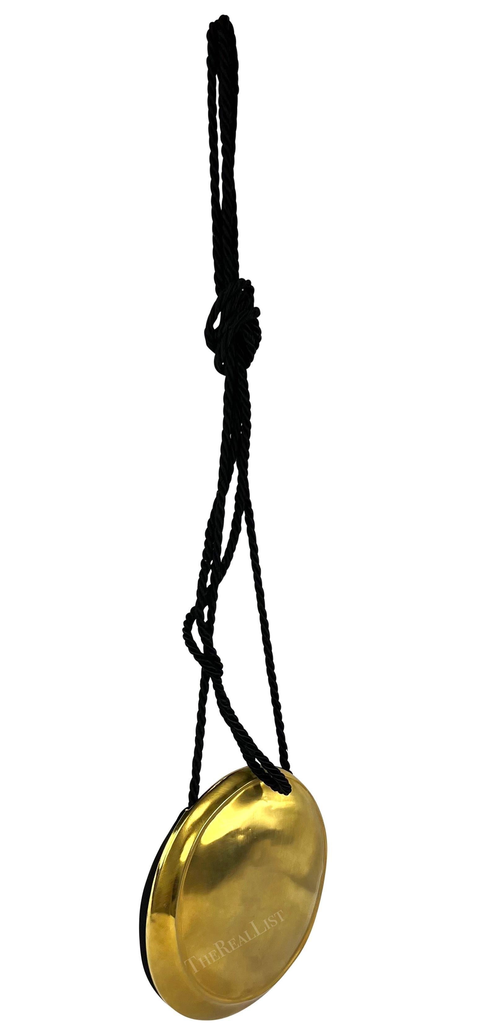 Donna Karan, mini sac de soirée à bandoulière du début des années 1990, sculptural en coquillage dur et doré en vente 2