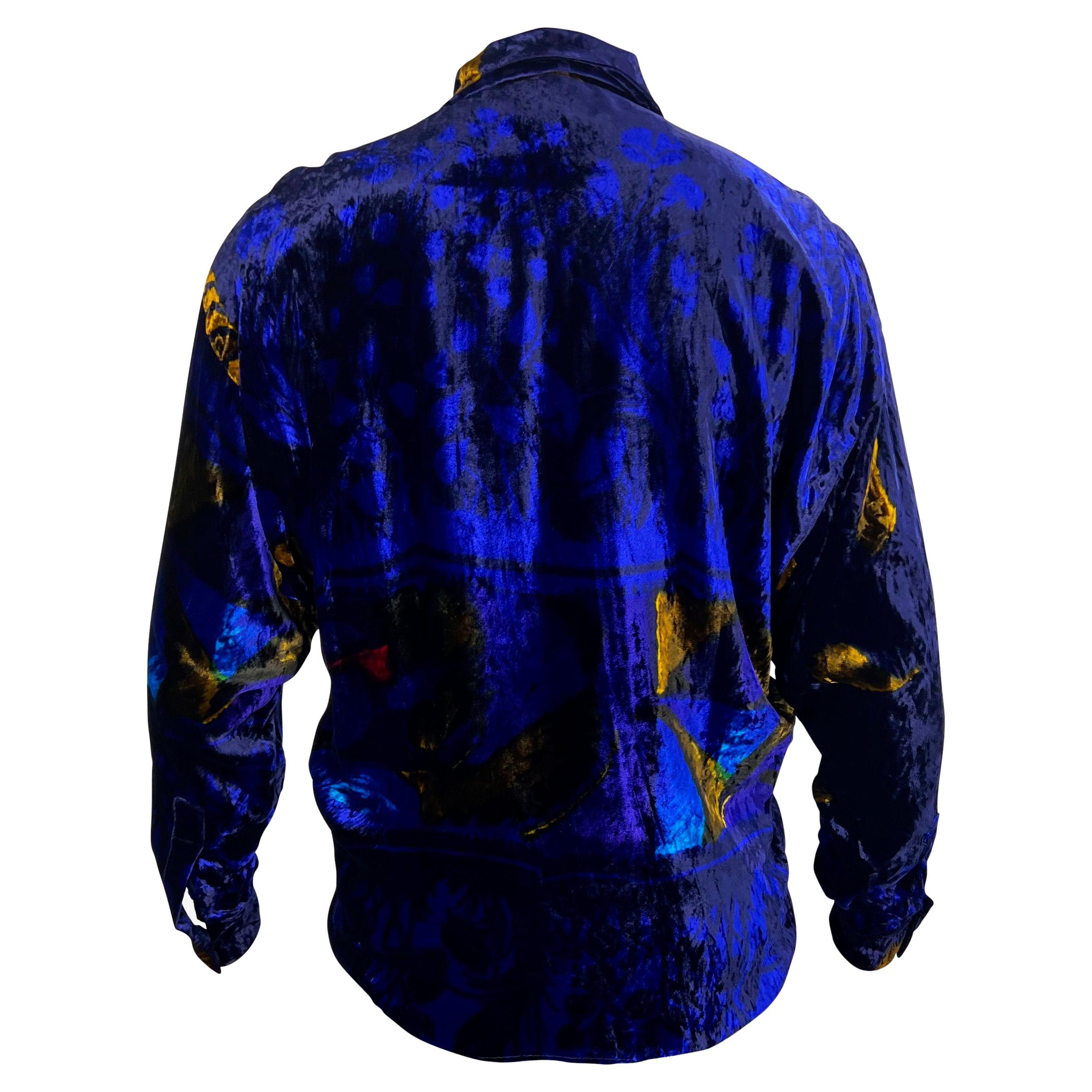 Early 1990s Gianni Versace Men's Dark Blue Velvet Abstract Print Button Down In Excellent Condition In West Hollywood, CA