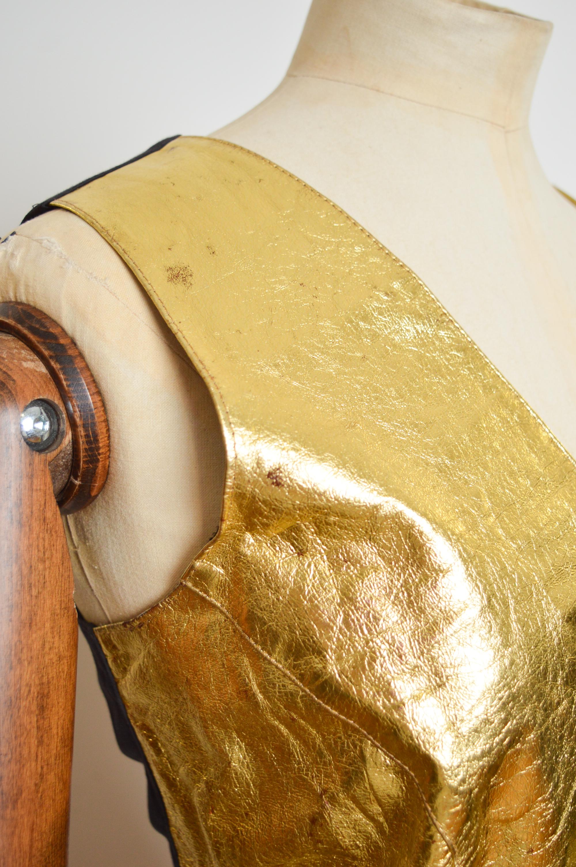 Chaleco de cuero dorado de principios de los 90 VALENTINO Chaleco de etiqueta Oliver - Chaqueta en venta 8
