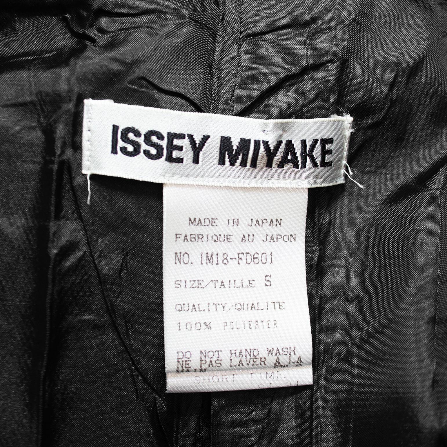 Early 1990s Issey Miyake Pleated Blazer For Sale 1