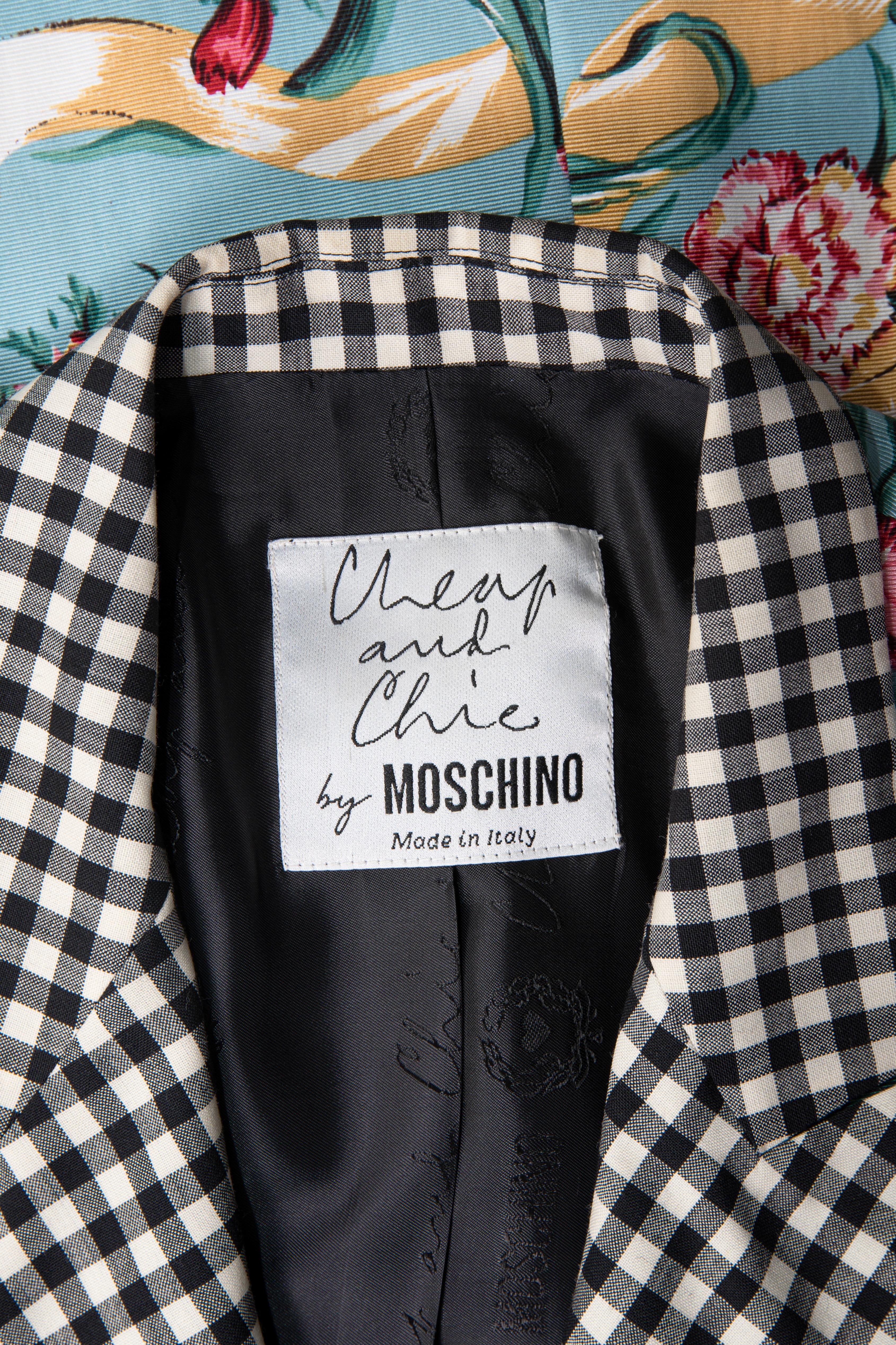 Anfang der 1990er Jahre MOSCHINO Blau Weiß Rosa Floral & Check Print Jacke & Hose Anzug im Angebot 7