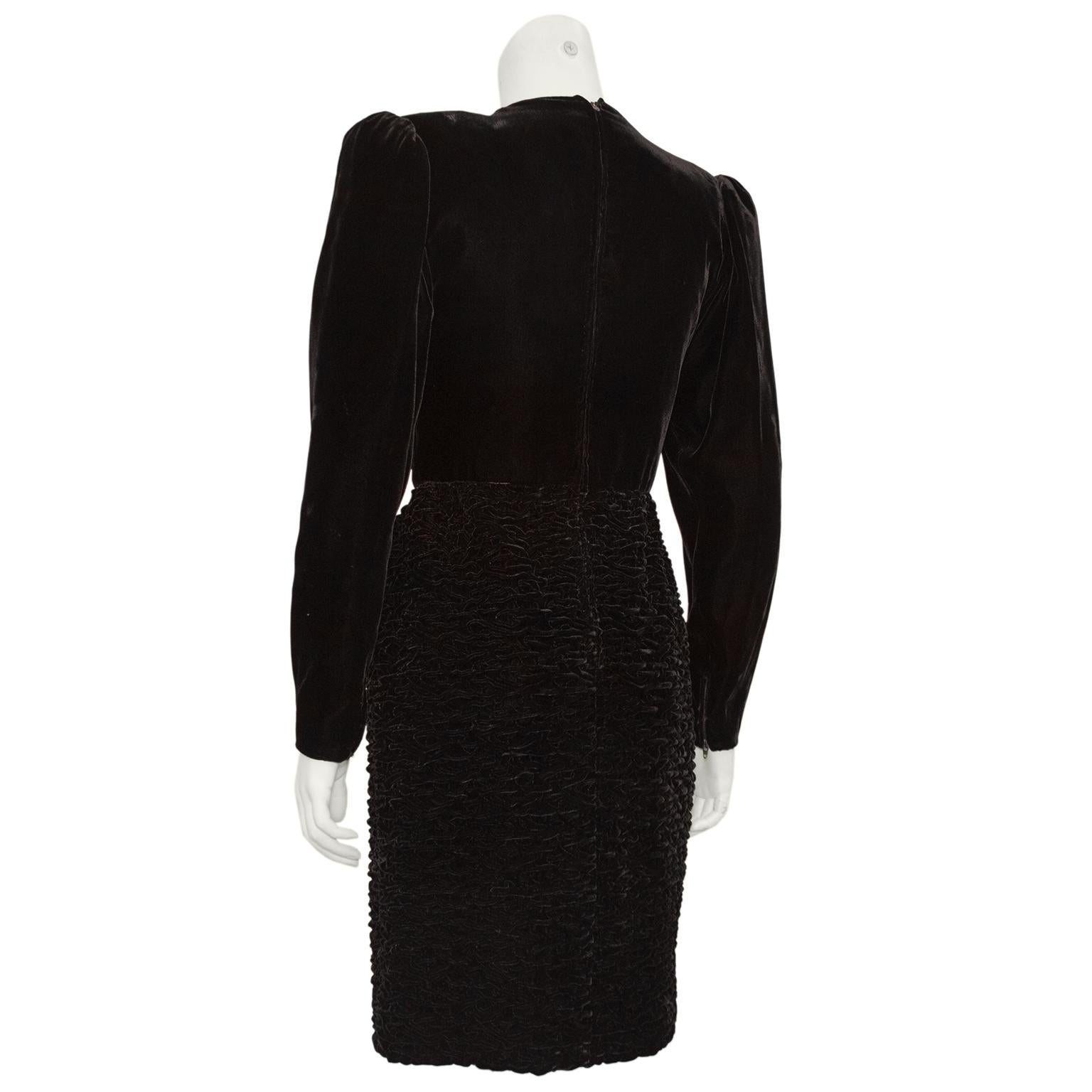 Early 1990s Oscar de la Renta Dark Brown Velvet Dress In Excellent Condition For Sale In Toronto, Ontario