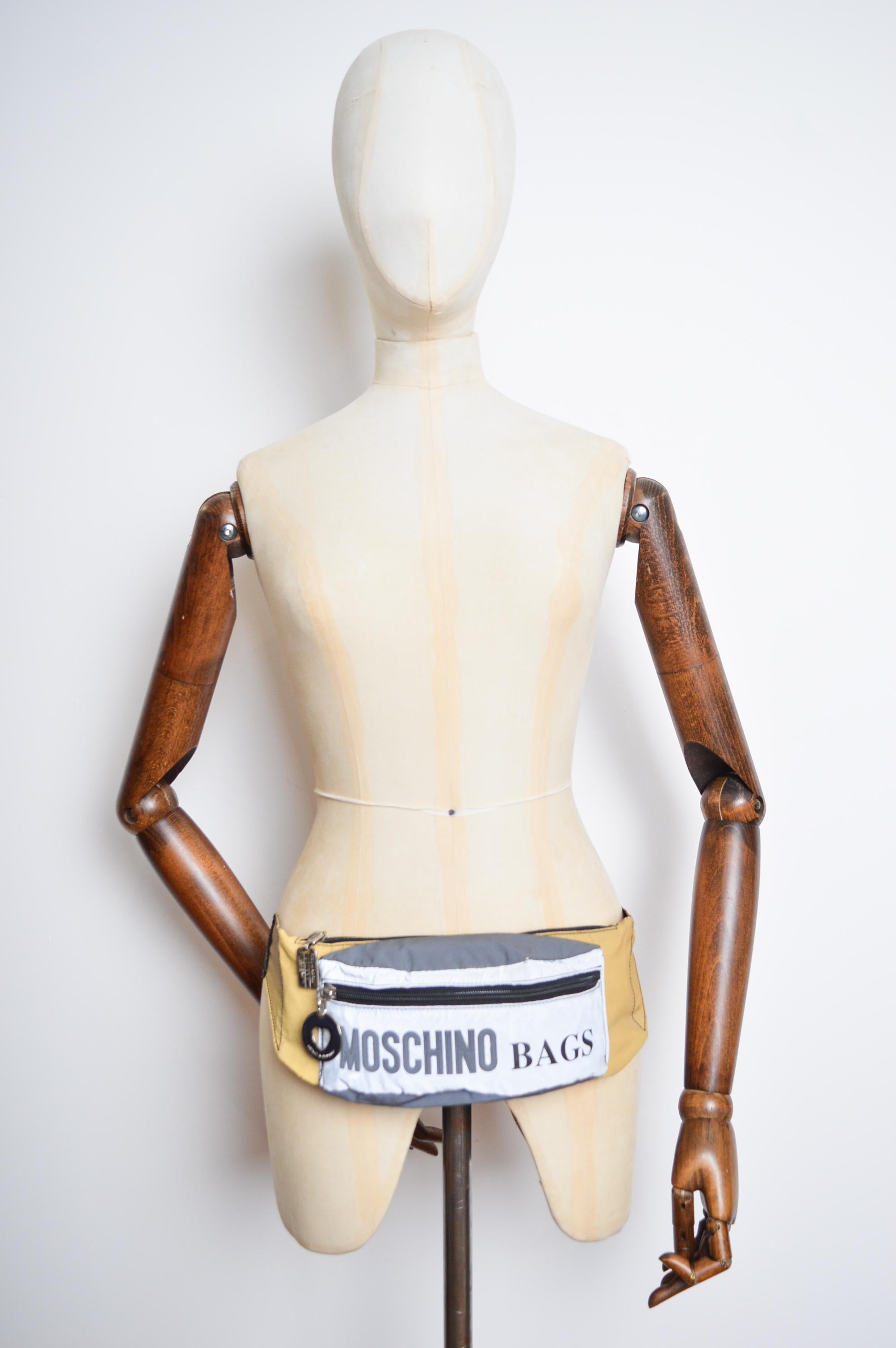 Early 1990's Vintage MOSCHINO Reflective Gold & Silver Bum Bag - Fanny Pack For Sale 7