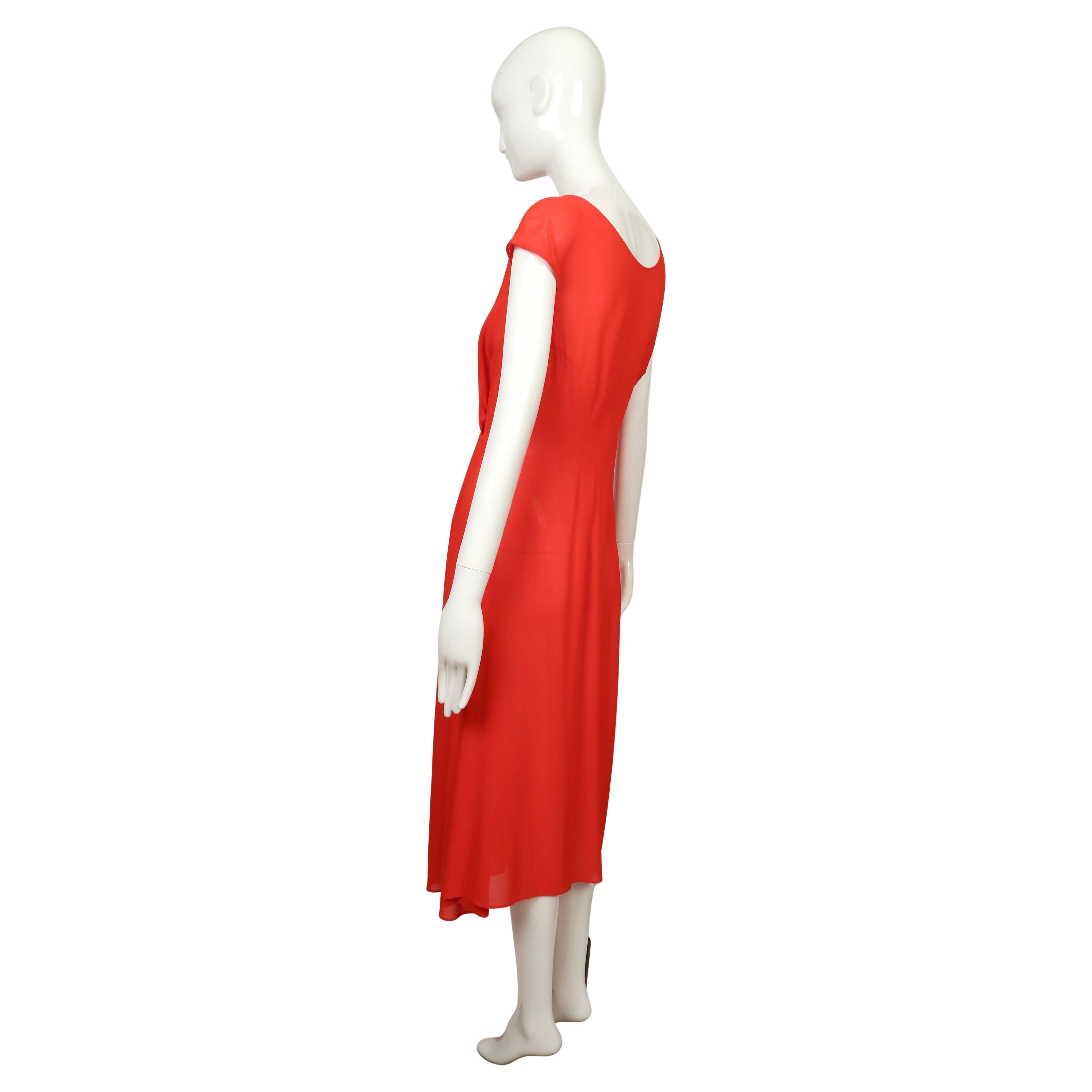 début des années 1990 Yohji Yamamoto robe drapée rouge à coutures asymétriques en vente 6