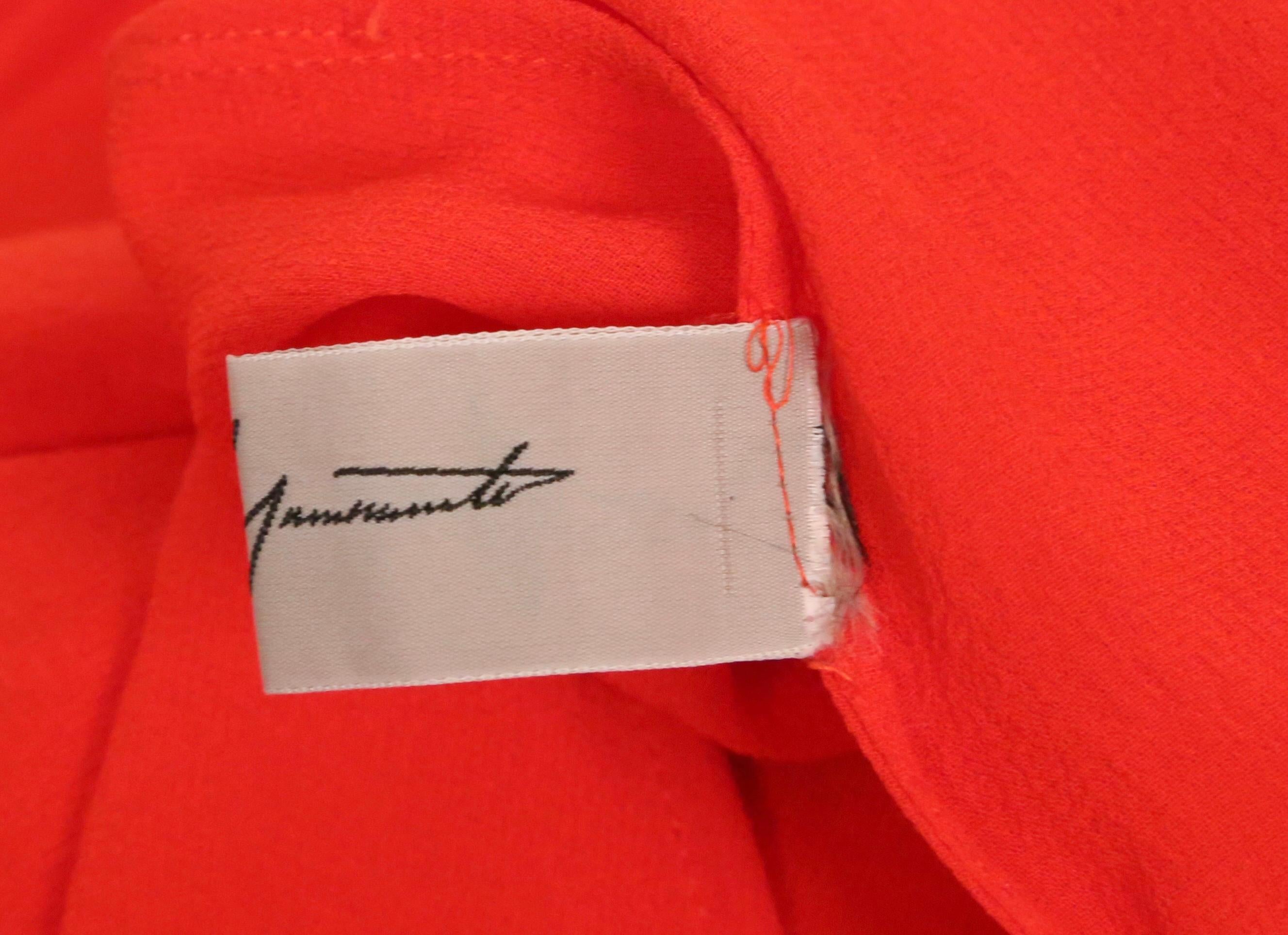 début des années 1990 Yohji Yamamoto robe drapée rouge à coutures asymétriques en vente 11