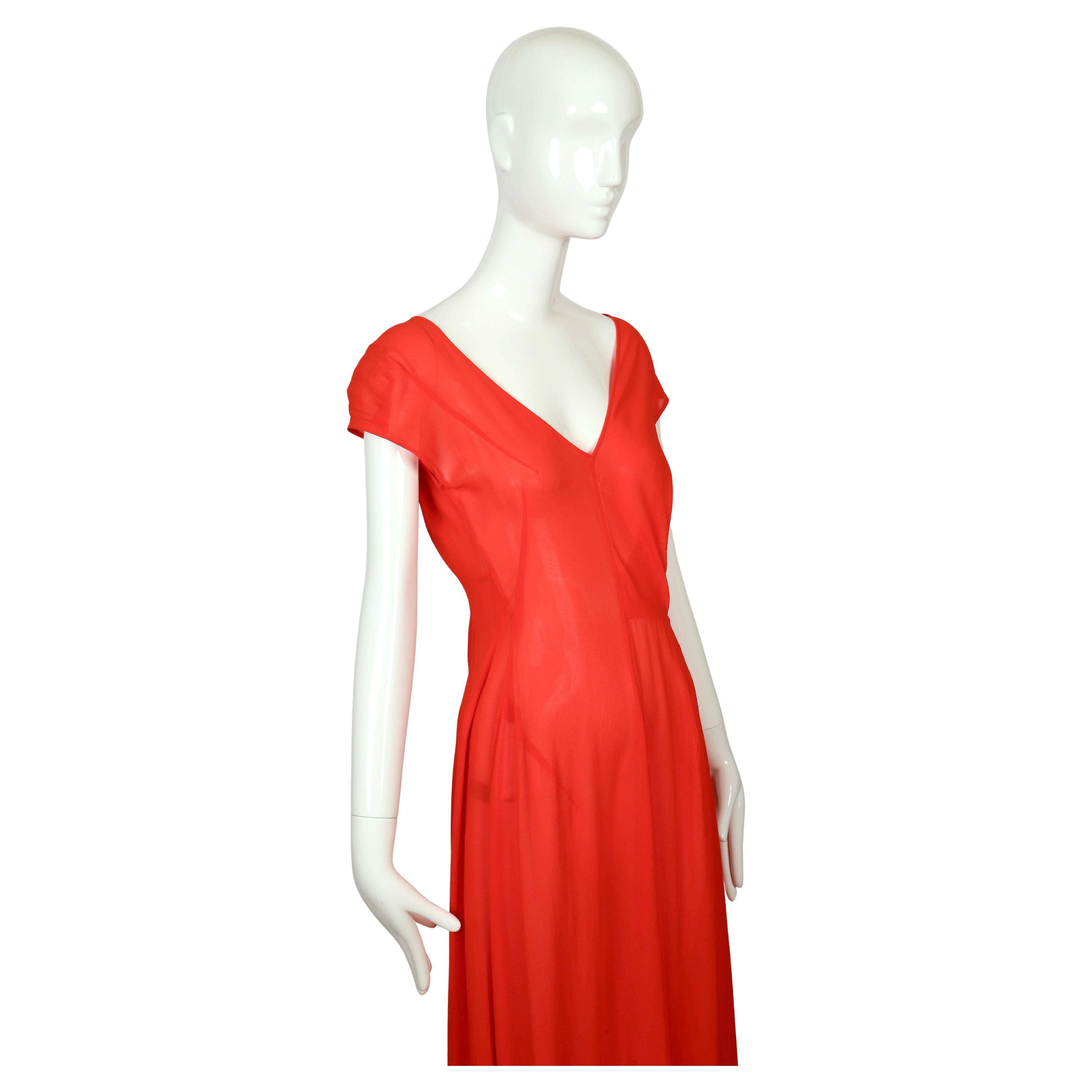 début des années 1990 Yohji Yamamoto robe drapée rouge à coutures asymétriques Bon état - En vente à San Fransisco, CA