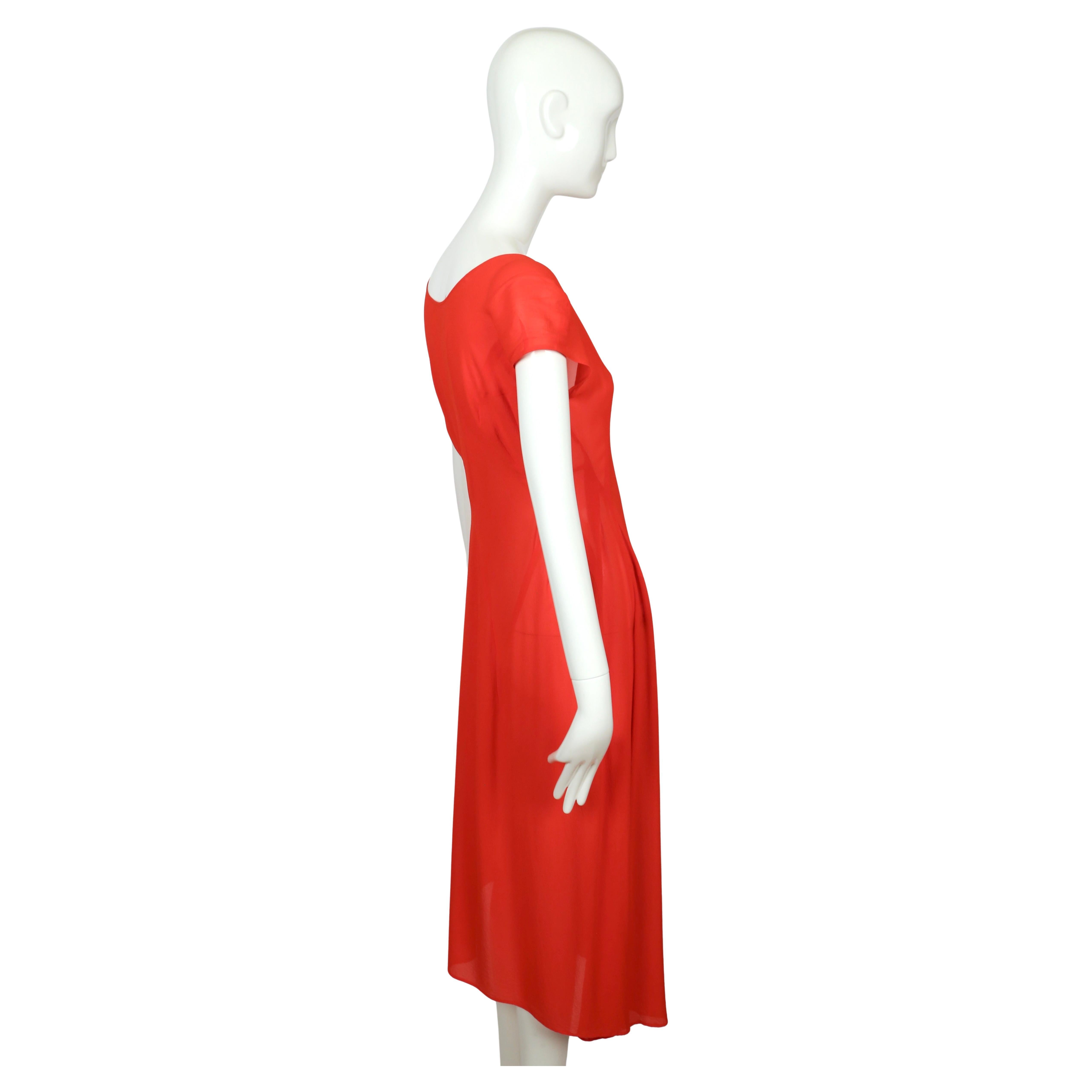 début des années 1990 Yohji Yamamoto robe drapée rouge à coutures asymétriques en vente 2