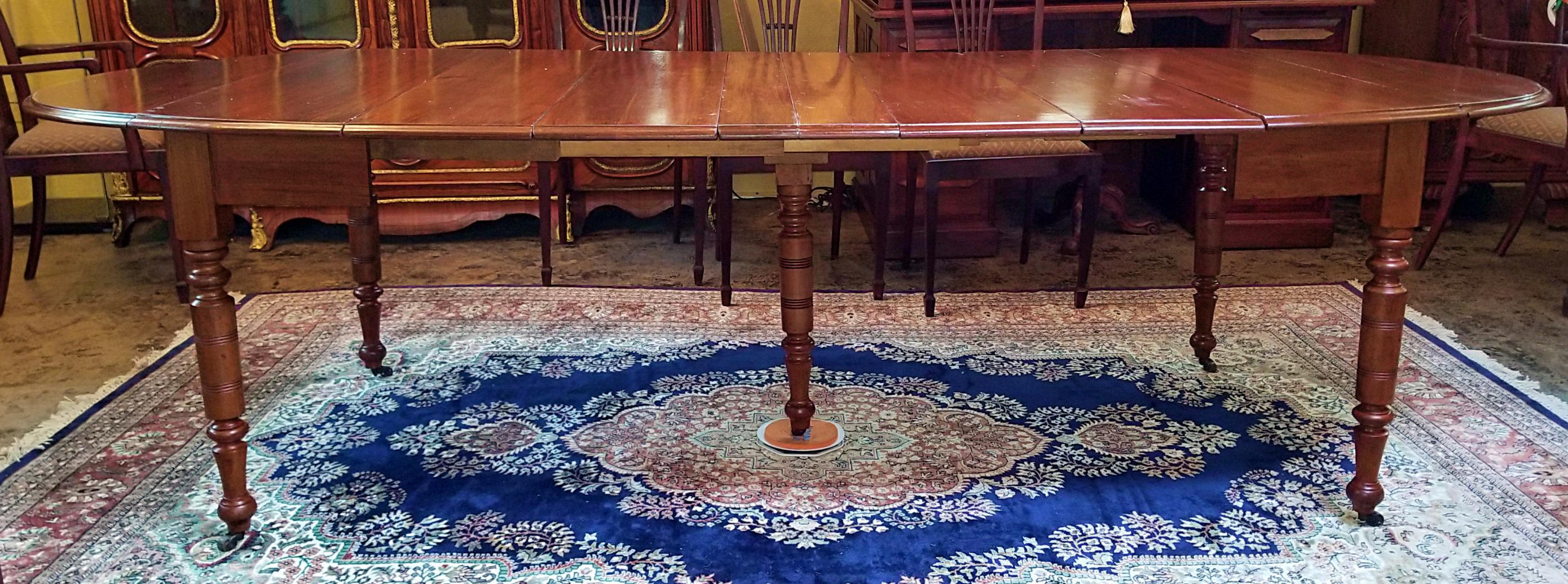 Fait main Table de salle à manger à rallonge en cerisier américain du début du 19e siècle en vente